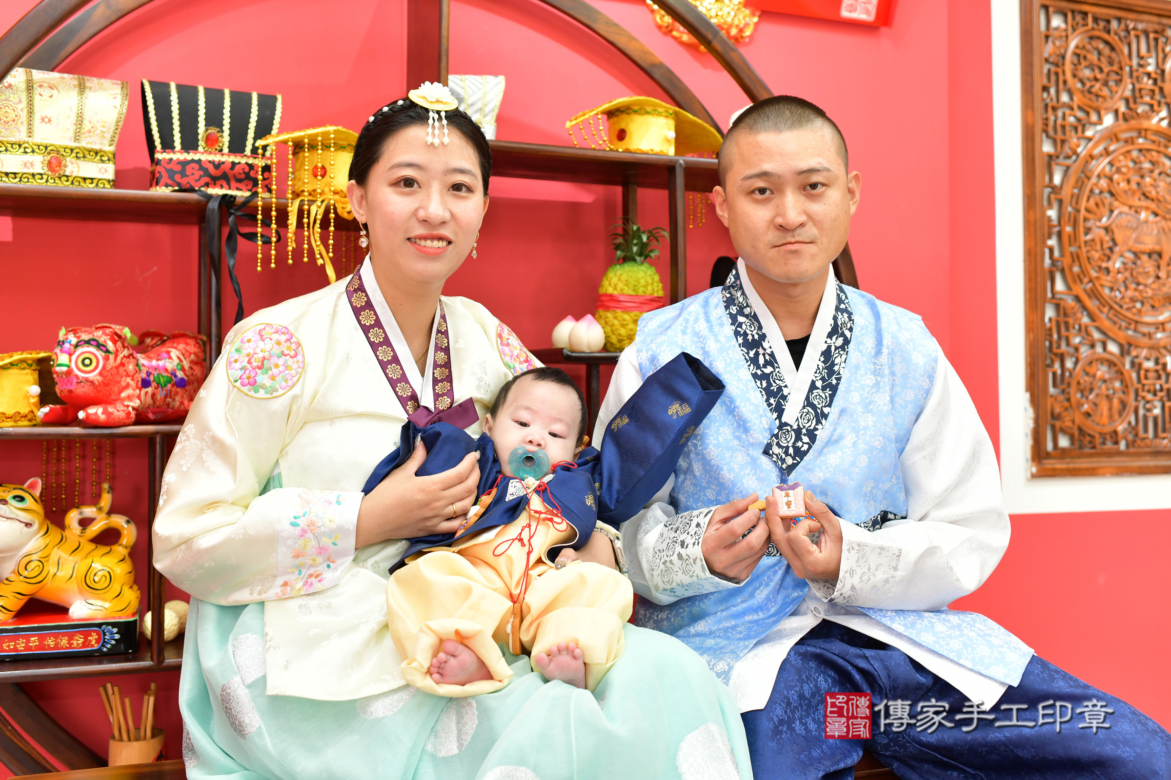 台中市北區小杰寶寶收涎推薦：傳家台中店收涎中國風會場，嬰兒古禮收涎收口水流程儀式、收涎吉祥話、收涎餅乾、收涎拍照。收涎證書。2024.11.4，照片21
