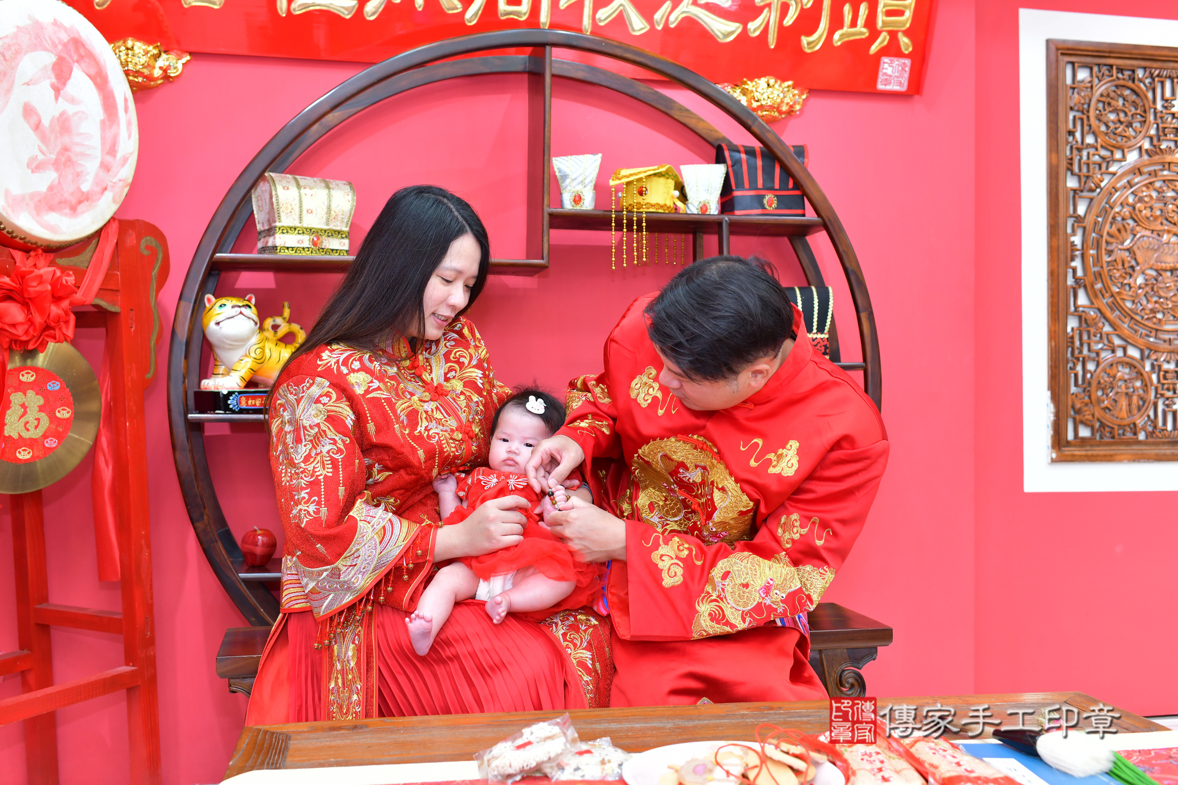 台中市北區小希寶寶收涎推薦：傳家台中店收涎中國風會場，嬰兒古禮收涎收口水流程儀式、收涎吉祥話、收涎餅乾、收涎拍照。收涎證書。2024.11.21，照片5