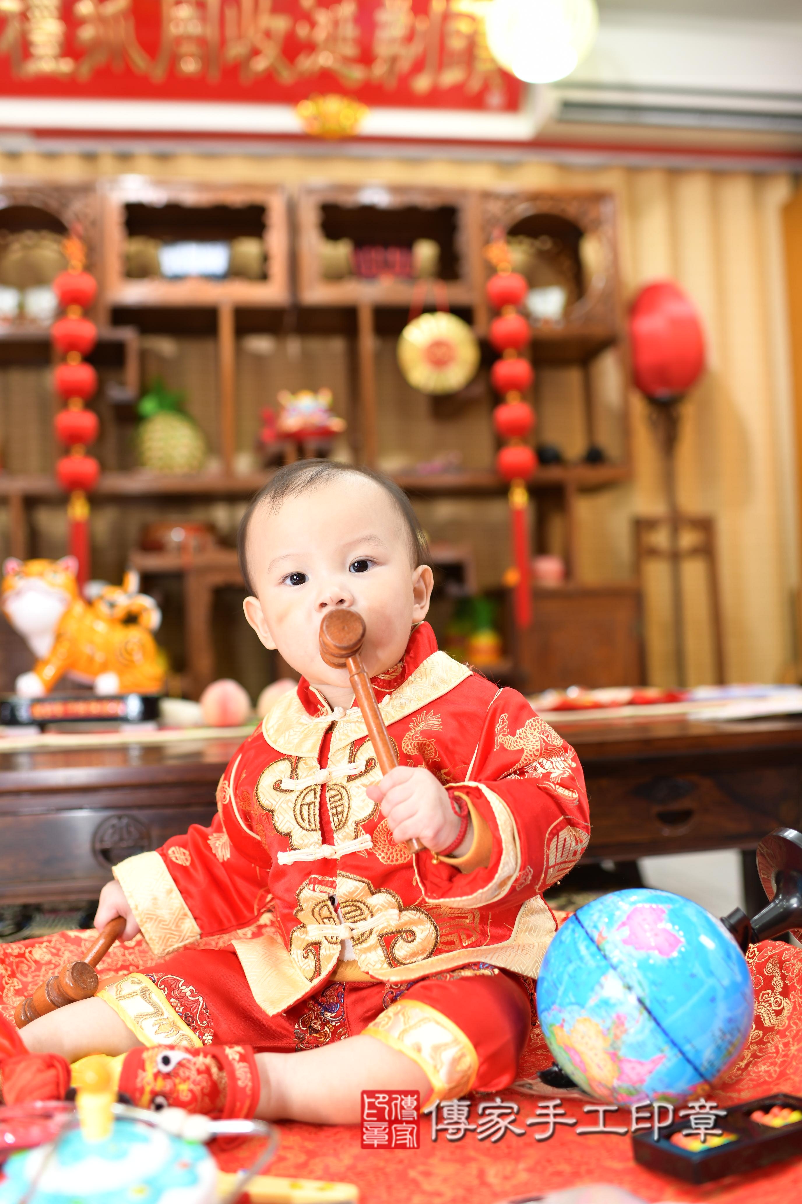 傳家手工印章台南店、抓周、度脺、中國風會場、傳家嬰兒古禮、吉祥話、抓周道具物品24種、拍照。抓周證書。寶寶抓周、滿周歲、生日快樂、祝福