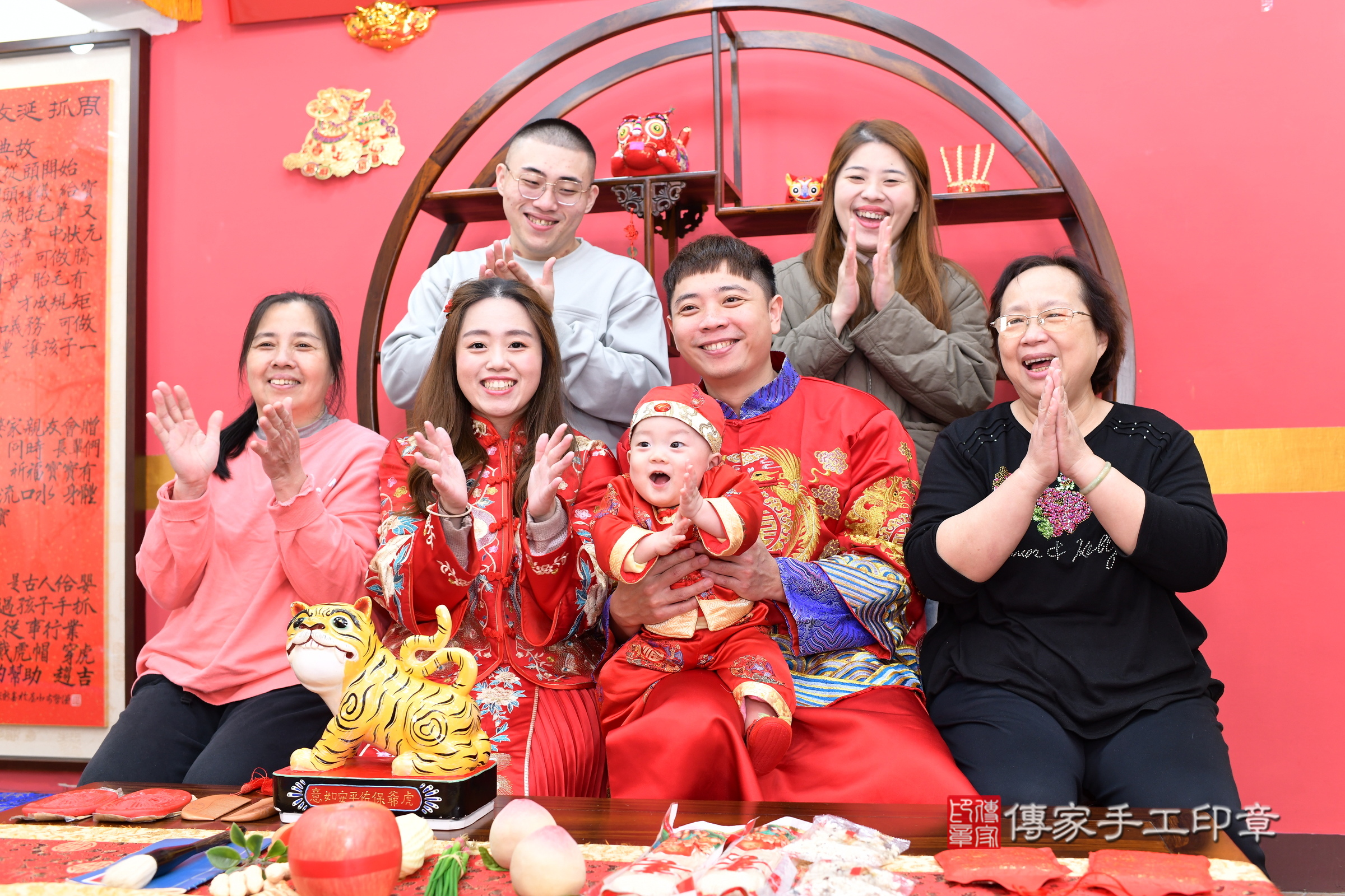 新北市永和區凱凱寶寶抓周推薦：傳家新北店抓周度脺中國風會場，嬰兒古禮抓周流程儀式吉祥話、抓周道具物品24種、拍照。抓周證書。2024.12.11，照片11
