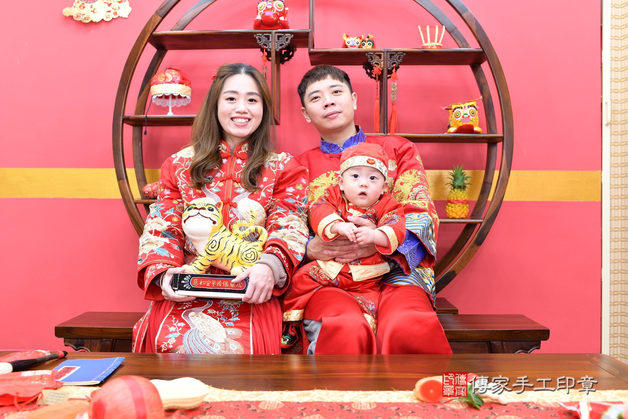 新北市永和區凱凱寶寶抓周推薦：傳家新北店抓周度脺中國風會場，嬰兒古禮抓周流程儀式吉祥話、抓周道具物品24種、拍照。抓周證書。2024.12.11，照片9