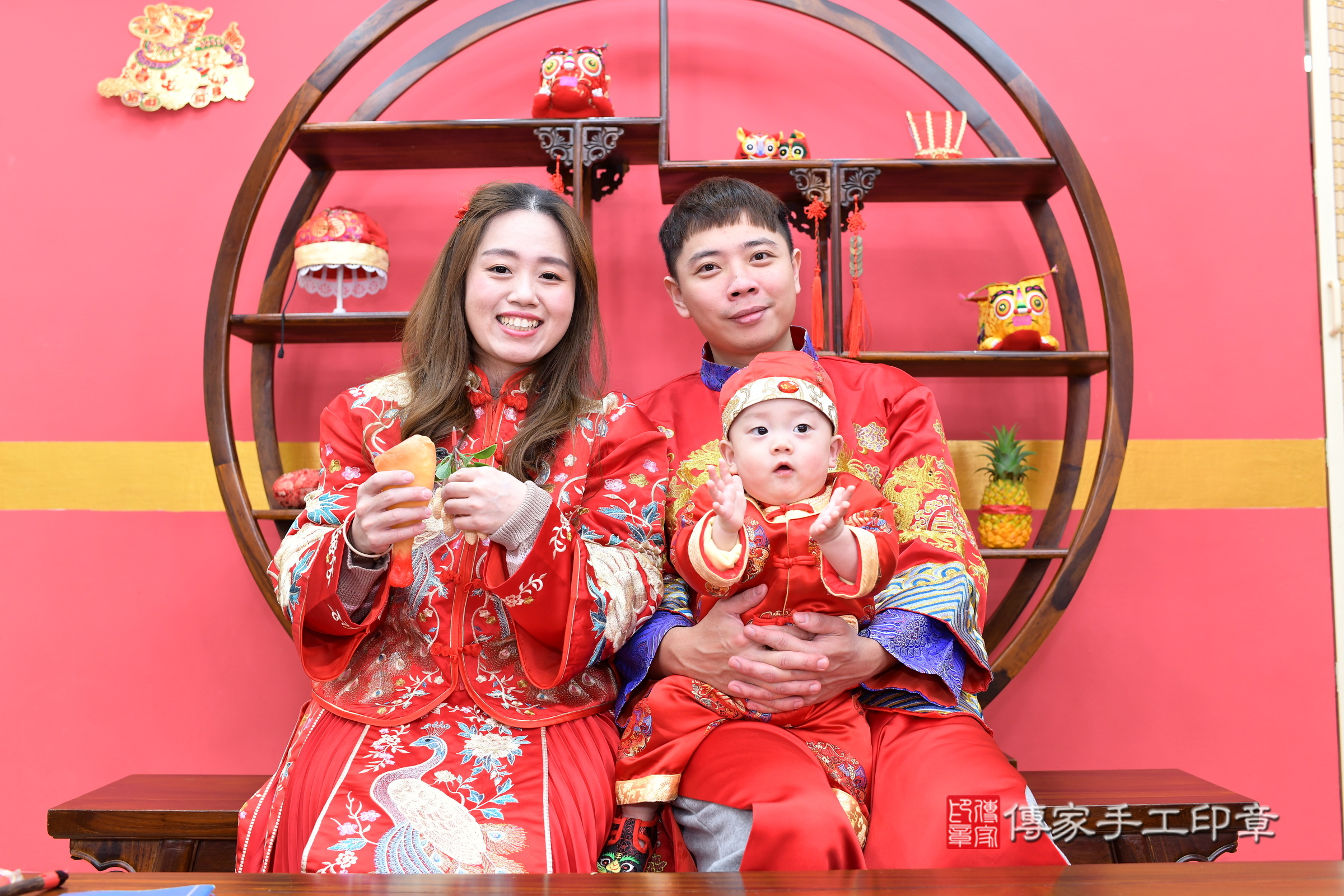 新北市永和區凱凱寶寶抓周推薦：傳家新北店抓周度脺中國風會場，嬰兒古禮抓周流程儀式吉祥話、抓周道具物品24種、拍照。抓周證書。2024.12.11，照片10