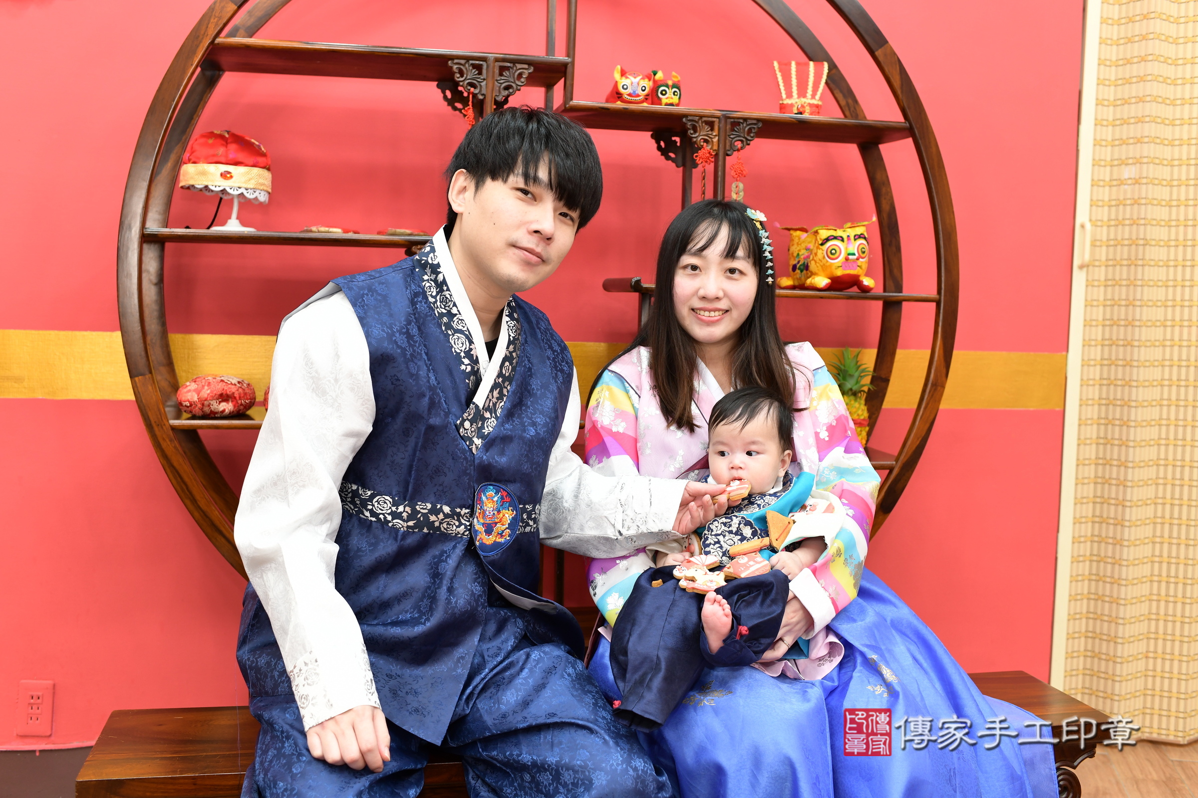 新北市永和區小鋠寶寶收涎推薦：傳家新北店收涎中國風會場，嬰兒古禮收涎收口水流程儀式、收涎吉祥話、收涎餅乾、收涎拍照。收涎證書。2024.12.15，照片17