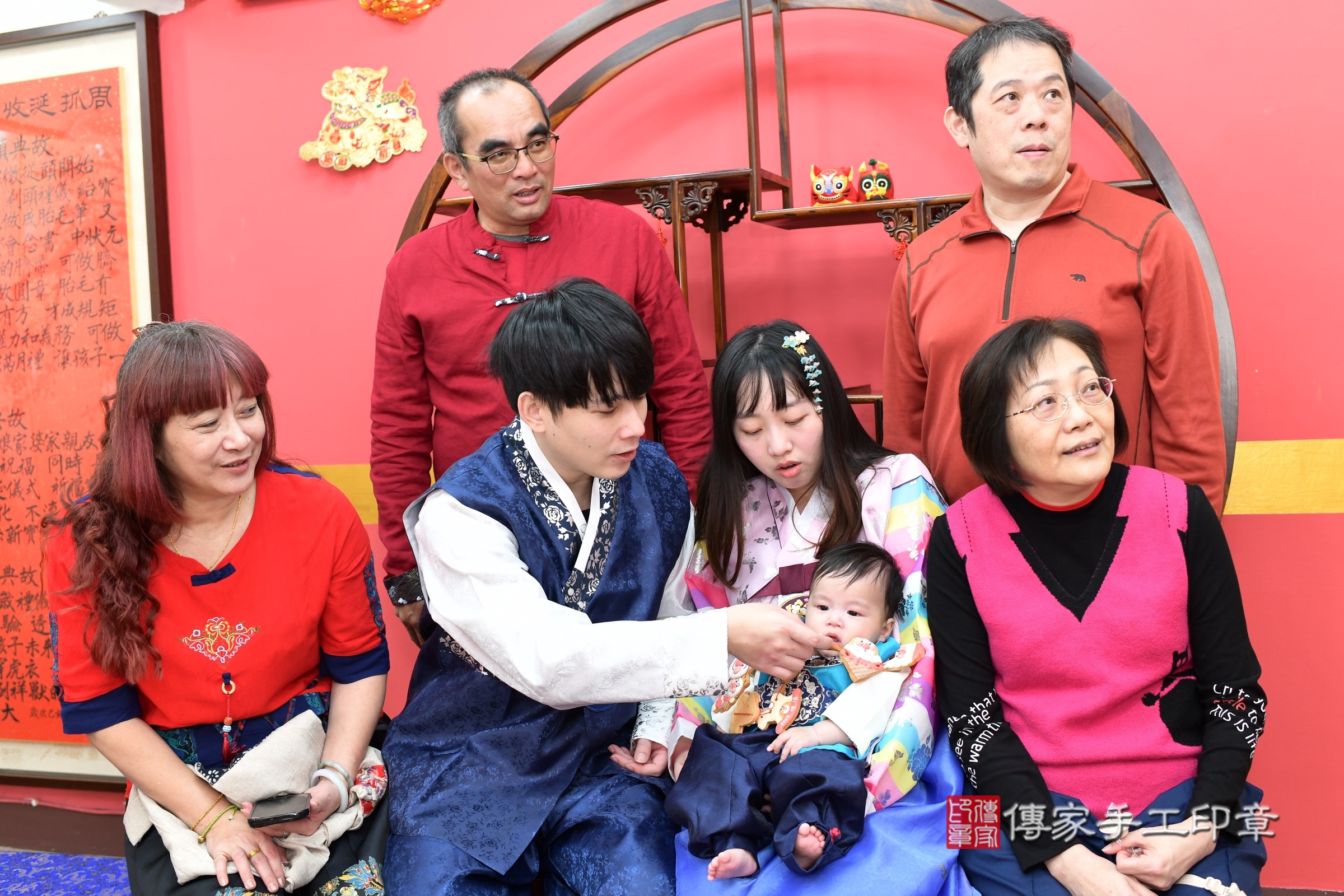 新北市永和區小鋠寶寶收涎推薦：傳家新北店收涎中國風會場，嬰兒古禮收涎收口水流程儀式、收涎吉祥話、收涎餅乾、收涎拍照。收涎證書。2024.12.15，照片19
