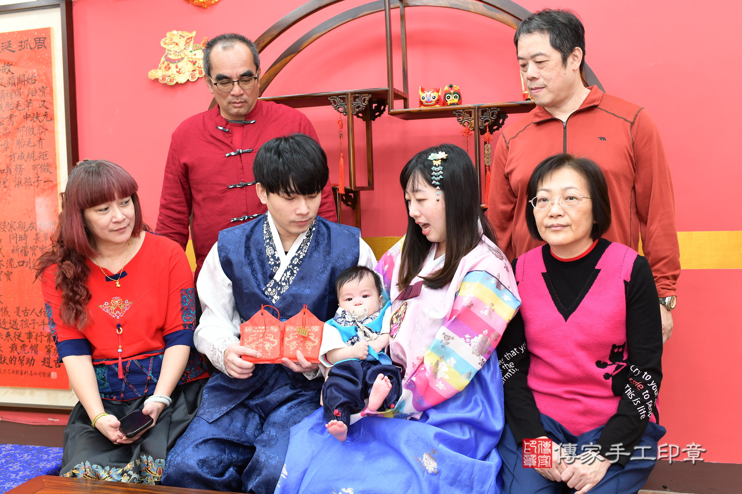 新北市永和區小鋠寶寶收涎推薦：傳家新北店收涎中國風會場，嬰兒古禮收涎收口水流程儀式、收涎吉祥話、收涎餅乾、收涎拍照。收涎證書。2024.12.15，照片11
