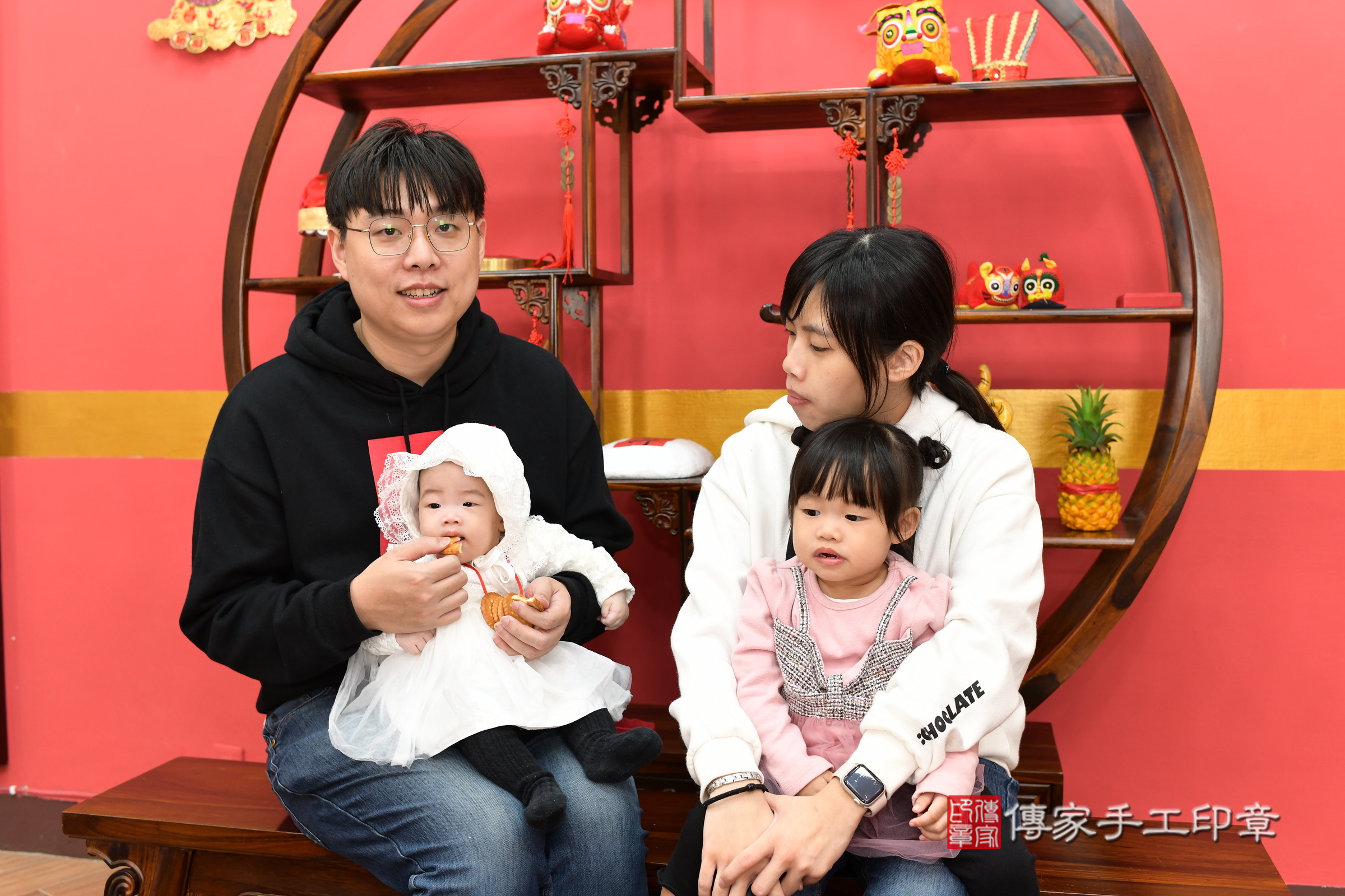 新北市永和區小瑅寶寶收涎推薦：傳家新北店收涎中國風會場，嬰兒古禮收涎收口水流程儀式、收涎吉祥話、收涎餅乾、收涎拍照。收涎證書。2024.12.17，照片11