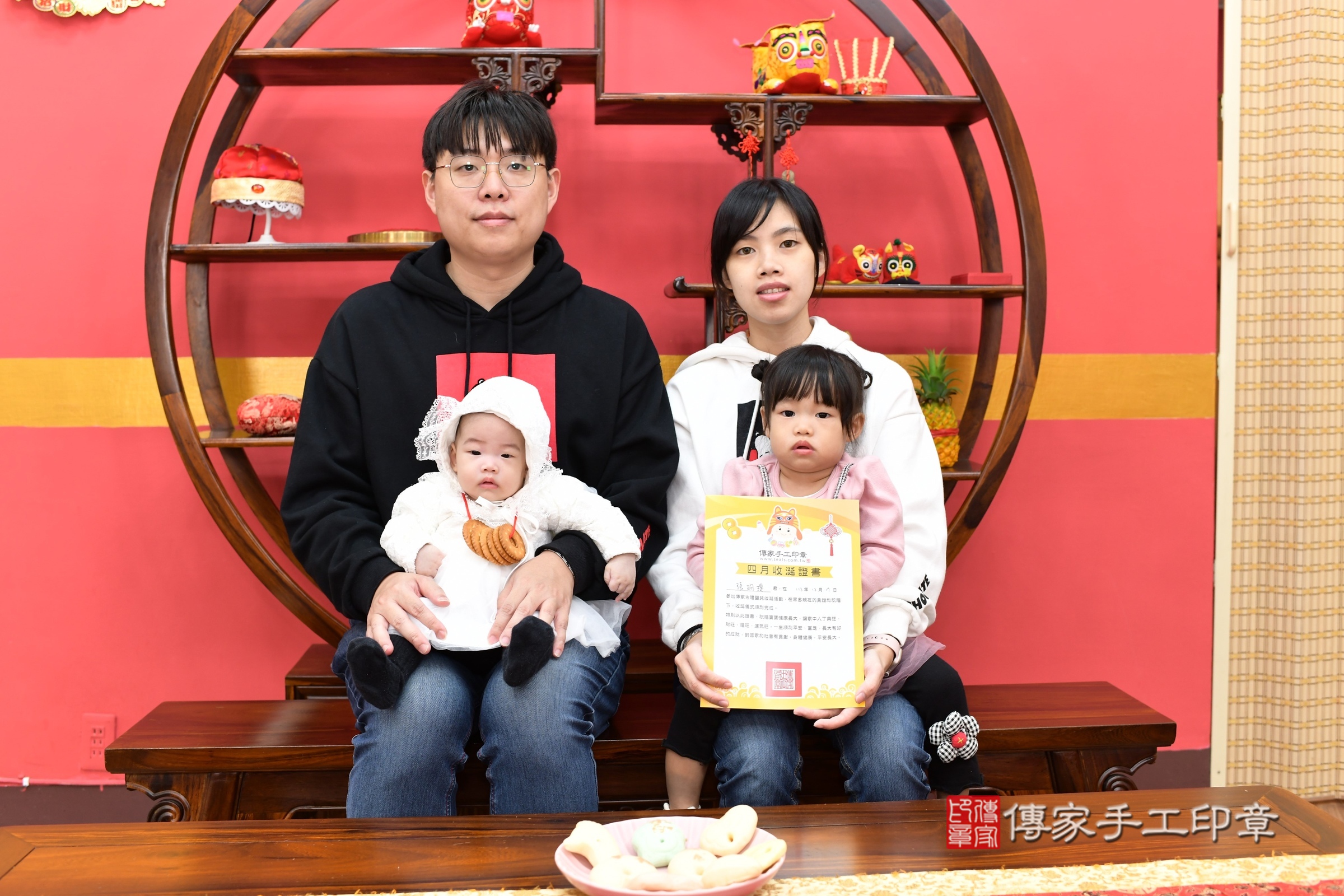 新北市永和區小瑅寶寶收涎推薦：傳家新北店收涎中國風會場，嬰兒古禮收涎收口水流程儀式、收涎吉祥話、收涎餅乾、收涎拍照。收涎證書。2024.12.17，照片15