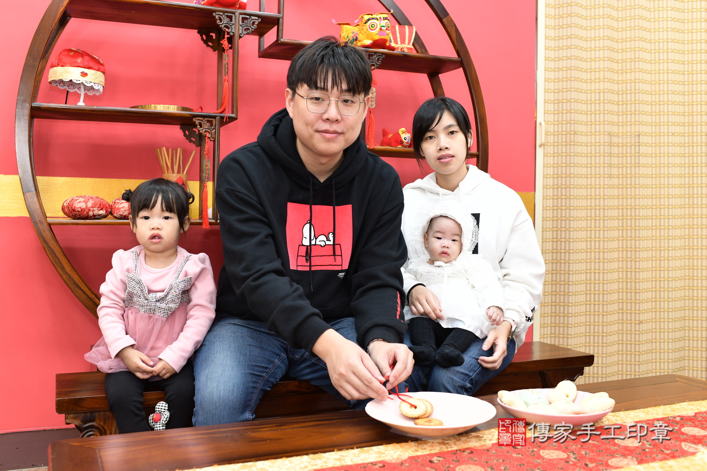 新北市永和區小瑅寶寶收涎推薦：傳家新北店收涎中國風會場，嬰兒古禮收涎收口水流程儀式、收涎吉祥話、收涎餅乾、收涎拍照。收涎證書。2024.12.17，照片8