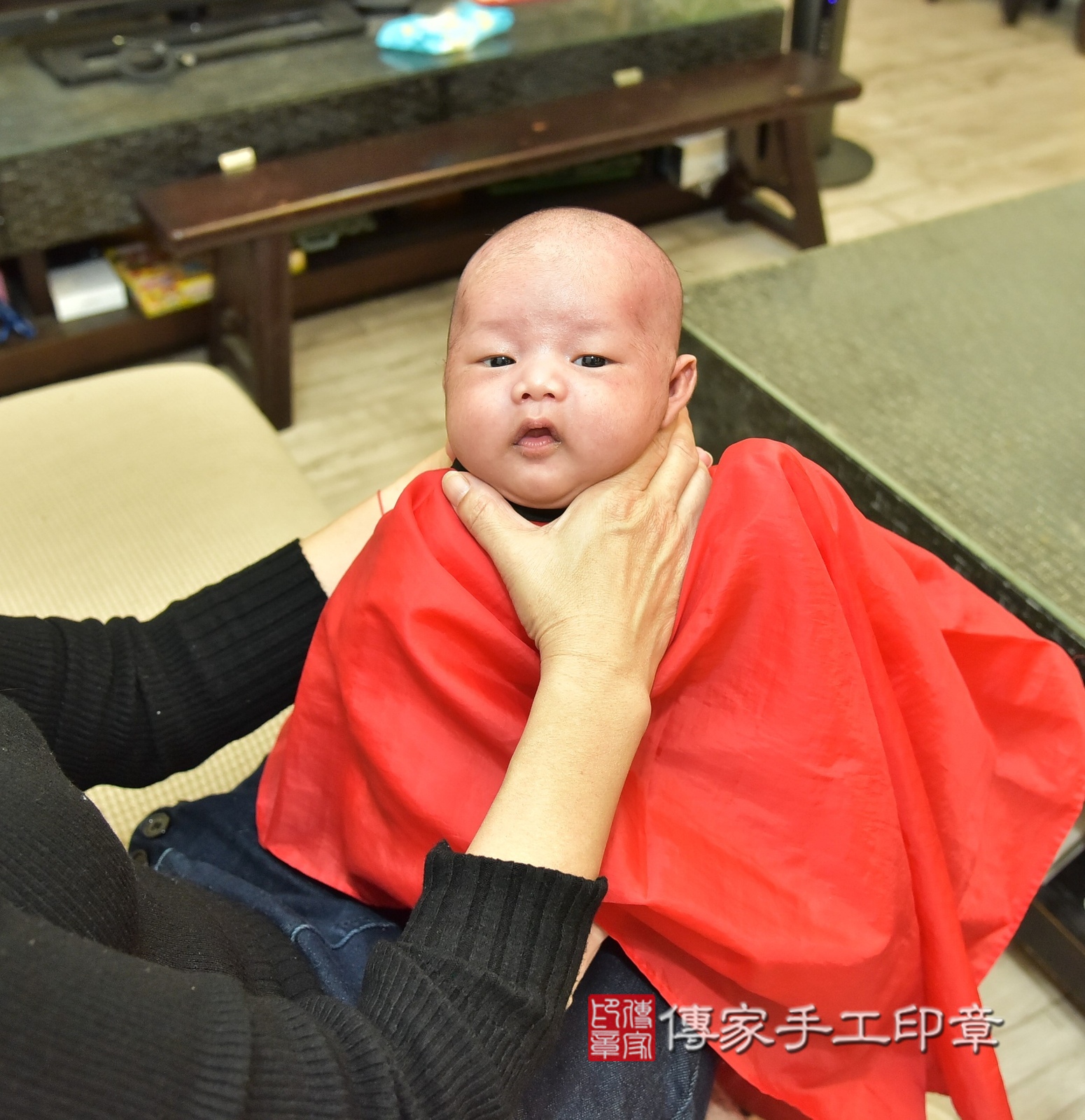 樂樂寶寶(新北市永和區到府嬰兒樂樂寶寶滿月剃頭理髮、到府嬰兒剃胎毛儀式吉祥話)。到府剃頭剃胎毛主持、專業拍照、證書。★購買「臍帶章、肚臍章、胎毛筆刷印章」贈送：剃頭、收涎、抓周，三選一。2024.12.9，照片15
