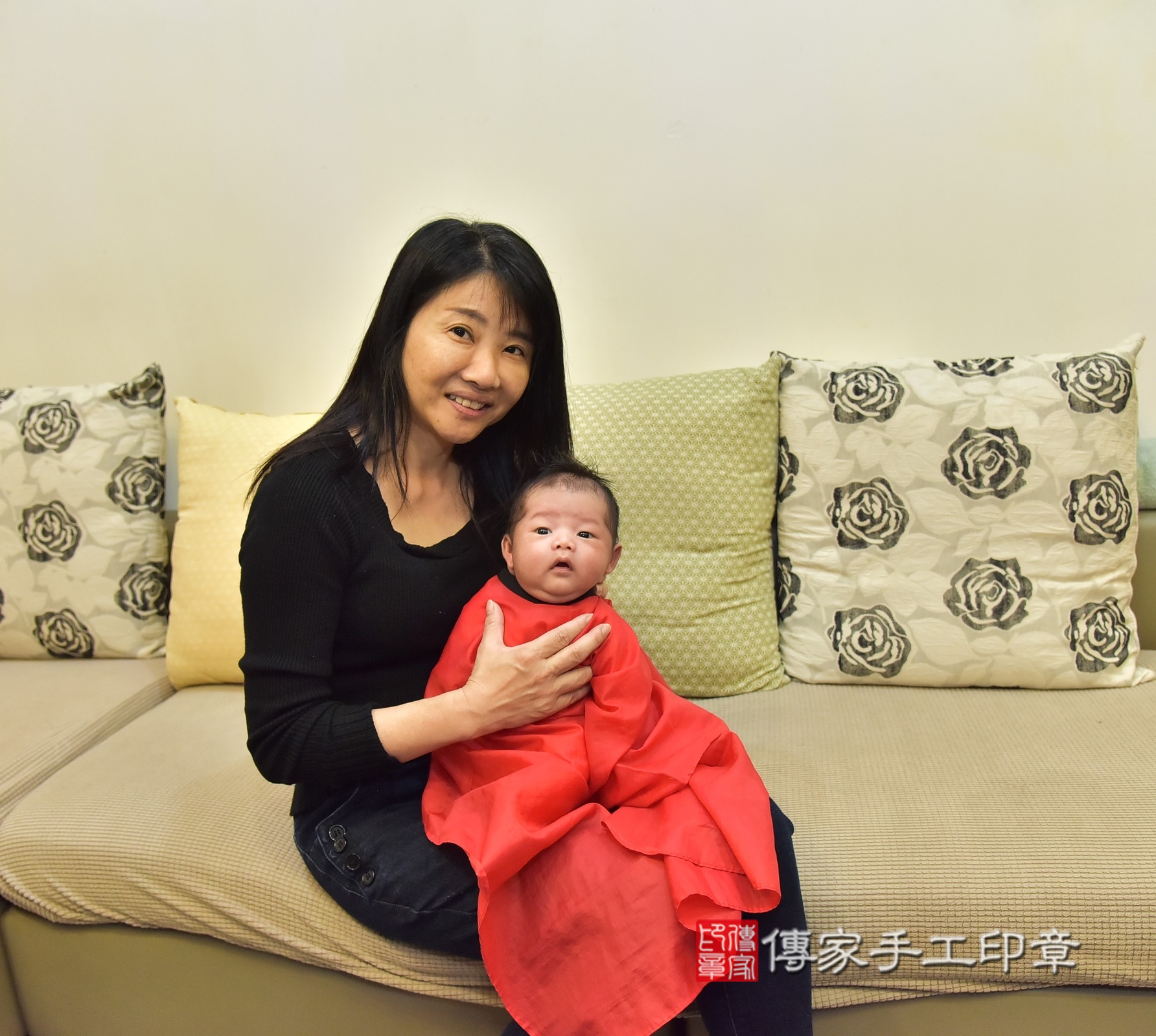樂樂寶寶(新北市永和區到府嬰兒樂樂寶寶滿月剃頭理髮、到府嬰兒剃胎毛儀式吉祥話)。到府剃頭剃胎毛主持、專業拍照、證書。★購買「臍帶章、肚臍章、胎毛筆刷印章」贈送：剃頭、收涎、抓周，三選一。2024.12.9，照片12