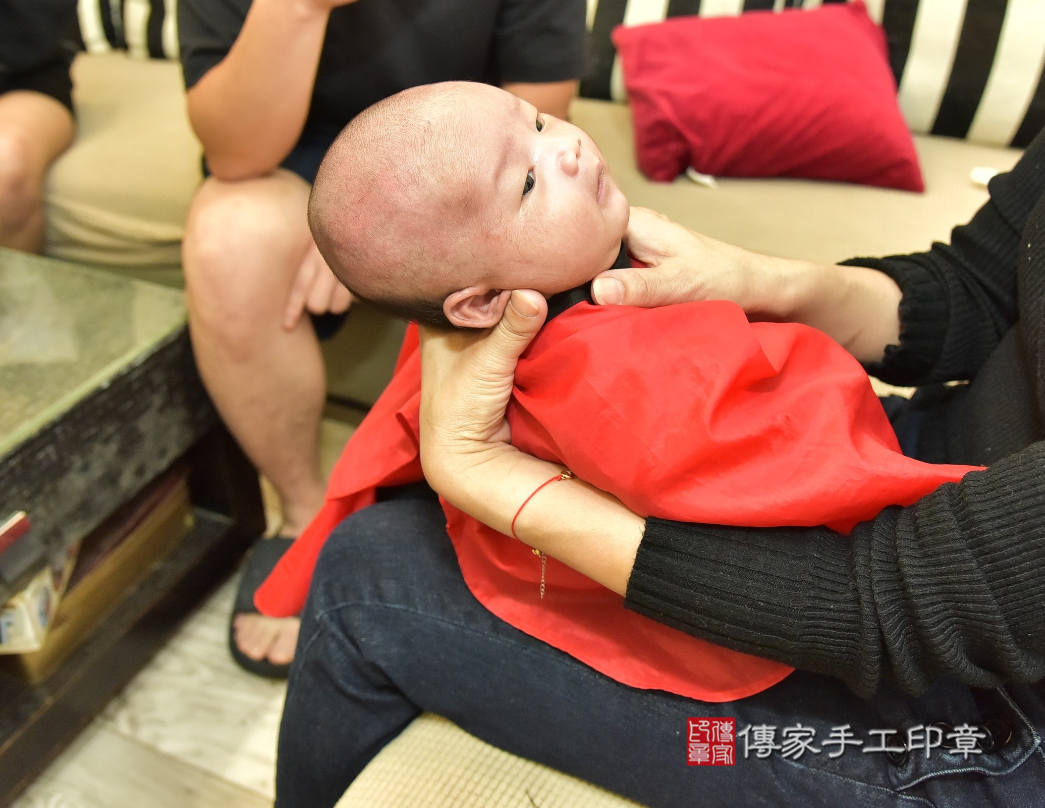 樂樂寶寶(新北市永和區到府嬰兒樂樂寶寶滿月剃頭理髮、到府嬰兒剃胎毛儀式吉祥話)。到府剃頭剃胎毛主持、專業拍照、證書。★購買「臍帶章、肚臍章、胎毛筆刷印章」贈送：剃頭、收涎、抓周，三選一。2024.12.9，照片14