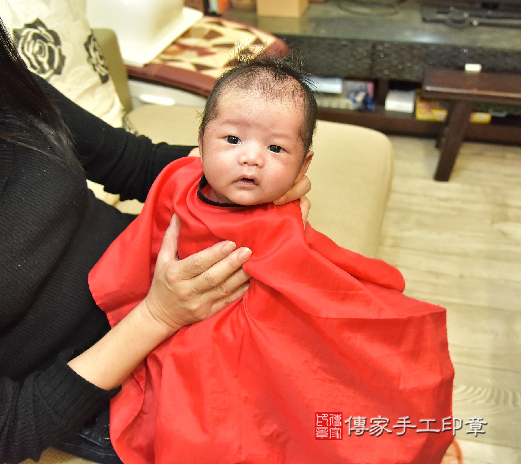 樂樂寶寶(新北市永和區到府嬰兒樂樂寶寶滿月剃頭理髮、到府嬰兒剃胎毛儀式吉祥話)。到府剃頭剃胎毛主持、專業拍照、證書。★購買「臍帶章、肚臍章、胎毛筆刷印章」贈送：剃頭、收涎、抓周，三選一。2024.12.9，照片13