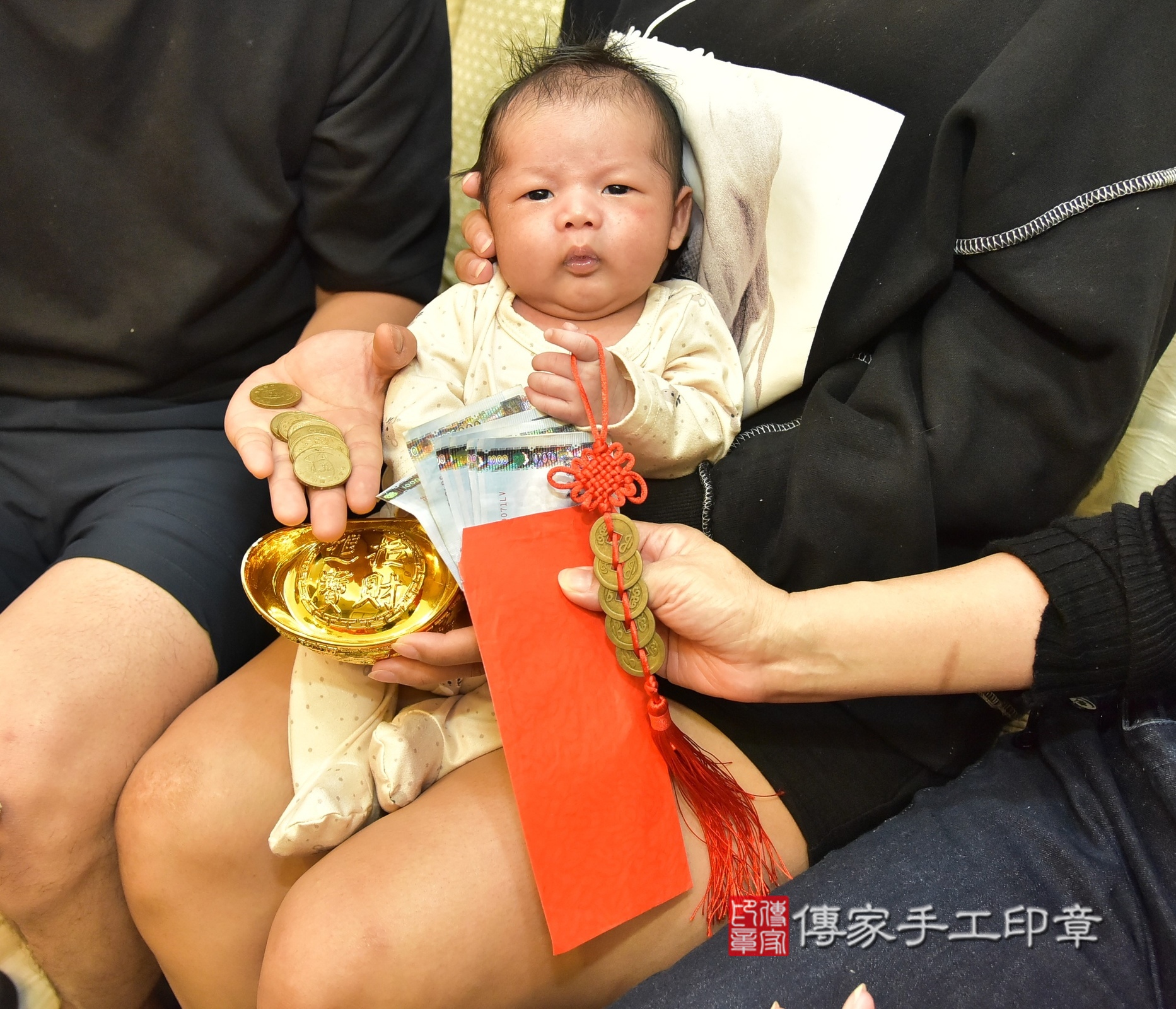 樂樂寶寶(新北市永和區到府嬰兒樂樂寶寶滿月剃頭理髮、到府嬰兒剃胎毛儀式吉祥話)。到府剃頭剃胎毛主持、專業拍照、證書。★購買「臍帶章、肚臍章、胎毛筆刷印章」贈送：剃頭、收涎、抓周，三選一。2024.12.9，照片11