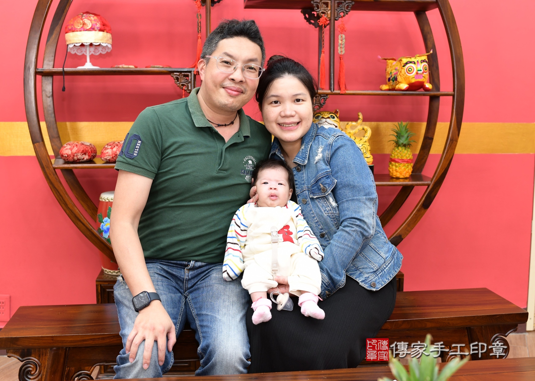 恩恩寶寶(新北市永和區嬰兒寶寶滿月剃頭理髮、嬰兒剃胎毛儀式吉祥話)。中國風會場，爸媽寶貝穿「日中韓」古裝禮服。專業拍照、證書。★購買「臍帶章、肚臍章、胎毛筆刷印章」贈送：剃頭、收涎、抓周，三選一。2024.12.13，照片2