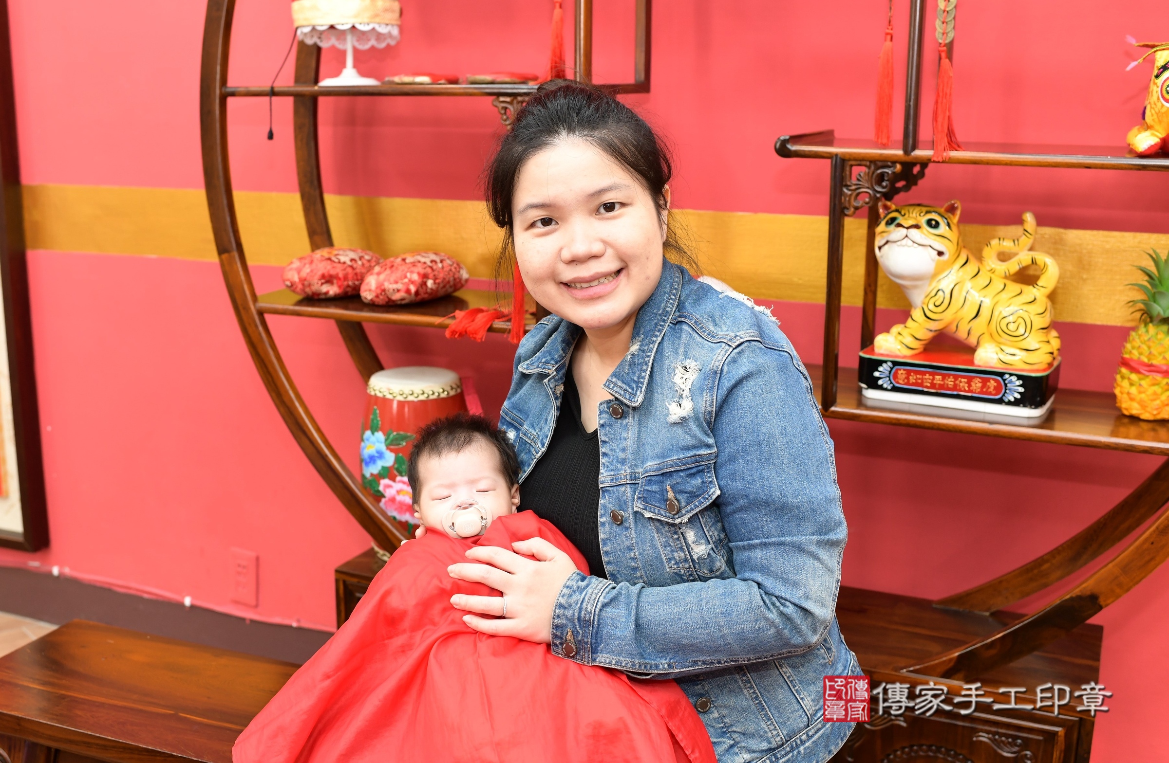 恩恩寶寶(新北市永和區嬰兒寶寶滿月剃頭理髮、嬰兒剃胎毛儀式吉祥話)。中國風會場，爸媽寶貝穿「日中韓」古裝禮服。專業拍照、證書。★購買「臍帶章、肚臍章、胎毛筆刷印章」贈送：剃頭、收涎、抓周，三選一。2024.12.13，照片20