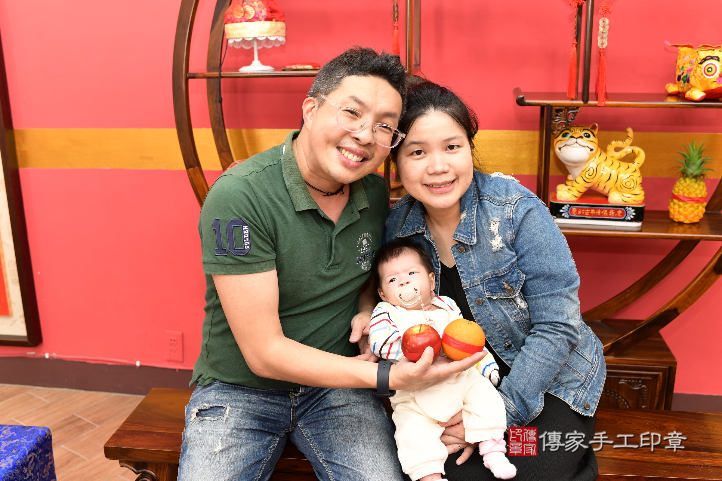 恩恩寶寶(新北市永和區嬰兒寶寶滿月剃頭理髮、嬰兒剃胎毛儀式吉祥話)。中國風會場，爸媽寶貝穿「日中韓」古裝禮服。專業拍照、證書。★購買「臍帶章、肚臍章、胎毛筆刷印章」贈送：剃頭、收涎、抓周，三選一。2024.12.13，照片9