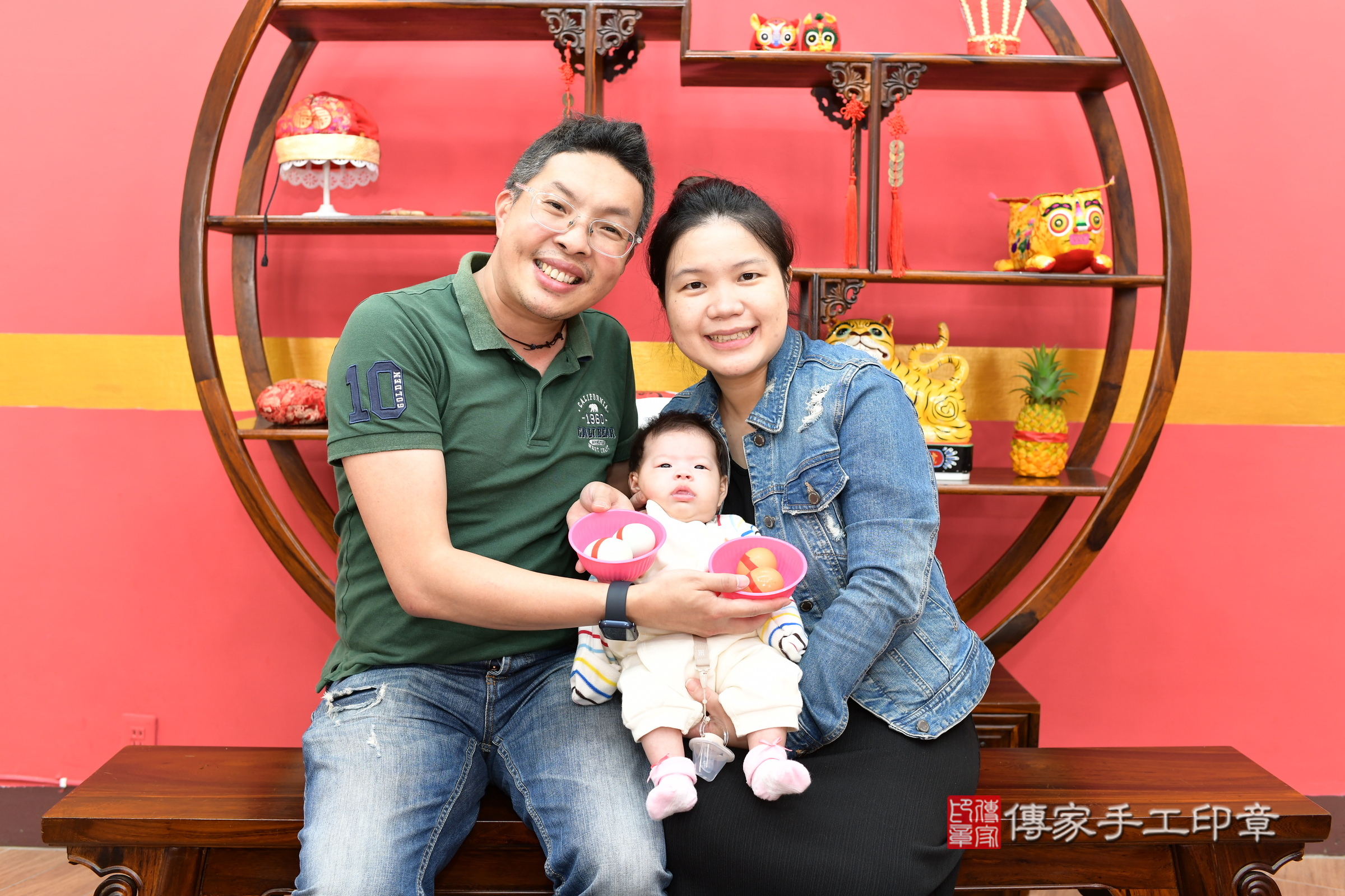 恩恩寶寶(新北市永和區嬰兒寶寶滿月剃頭理髮、嬰兒剃胎毛儀式吉祥話)。中國風會場，爸媽寶貝穿「日中韓」古裝禮服。專業拍照、證書。★購買「臍帶章、肚臍章、胎毛筆刷印章」贈送：剃頭、收涎、抓周，三選一。2024.12.13，照片4