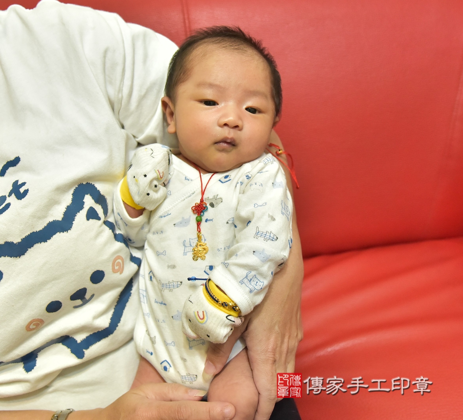 瑒瑒寶寶(新北市中和區到府嬰兒瑒瑒寶寶滿月剃頭理髮、到府嬰兒剃胎毛儀式吉祥話)。到府剃頭剃胎毛主持、專業拍照、證書。★購買「臍帶章、肚臍章、胎毛筆刷印章」贈送：剃頭、收涎、抓周，三選一。2024.12.13，照片2