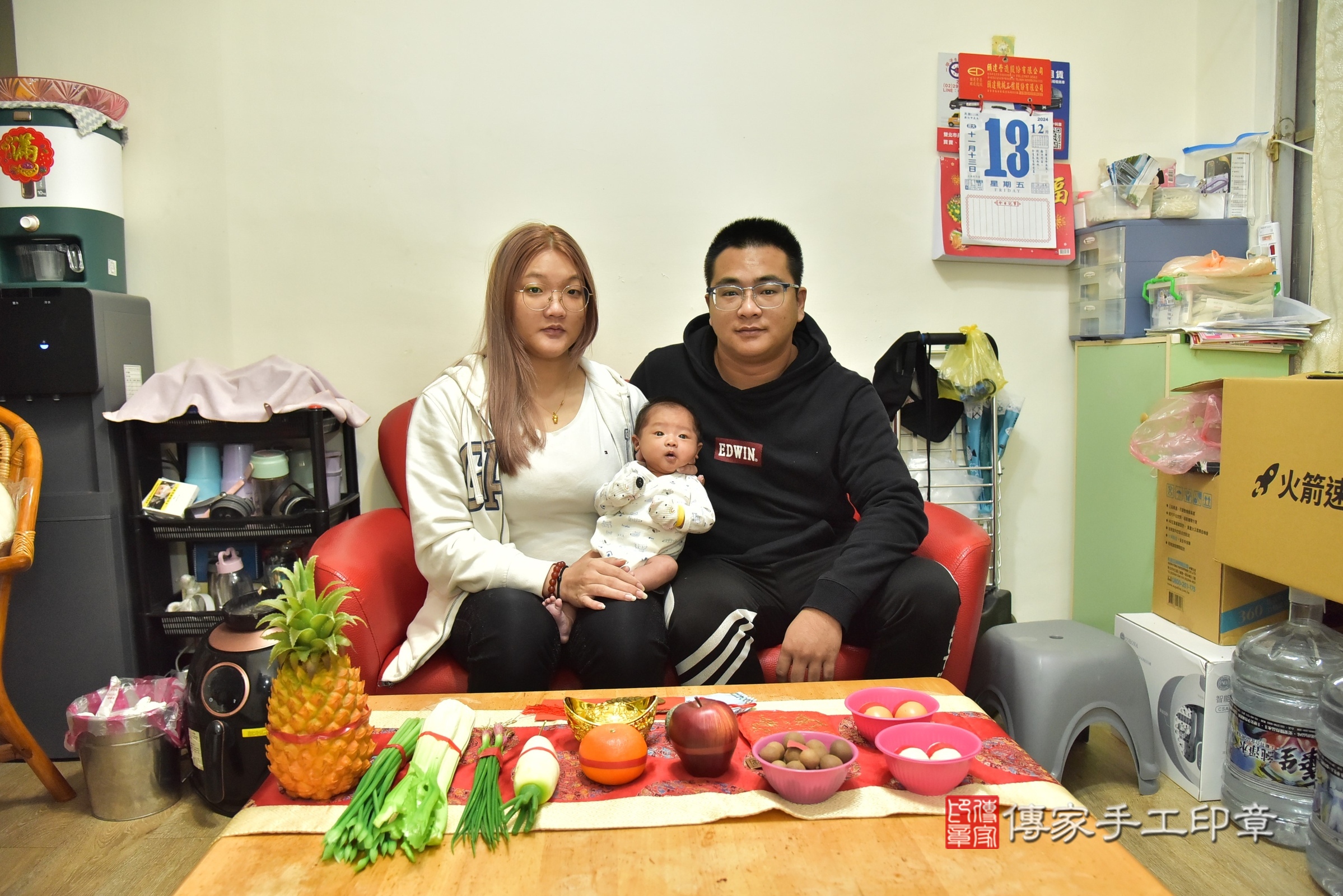 瑒瑒寶寶(新北市中和區到府嬰兒瑒瑒寶寶滿月剃頭理髮、到府嬰兒剃胎毛儀式吉祥話)。到府剃頭剃胎毛主持、專業拍照、證書。★購買「臍帶章、肚臍章、胎毛筆刷印章」贈送：剃頭、收涎、抓周，三選一。2024.12.13，照片4