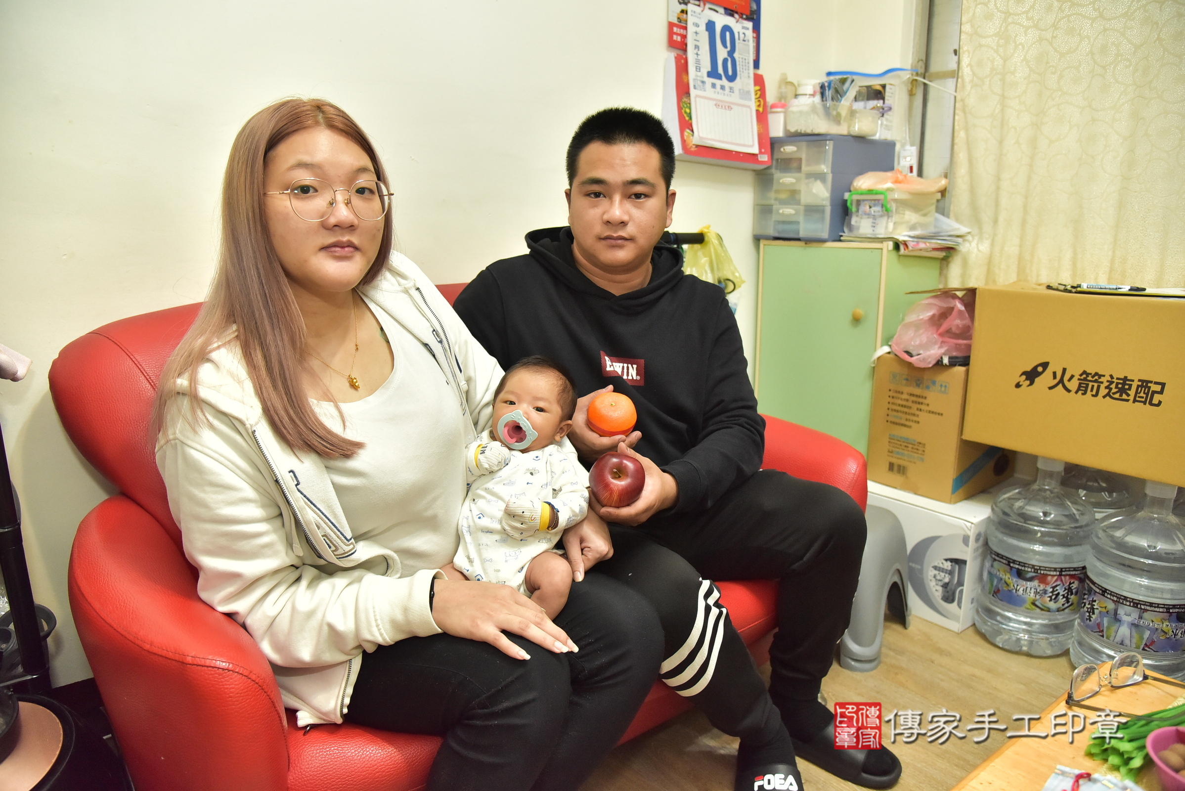 瑒瑒寶寶(新北市中和區到府嬰兒瑒瑒寶寶滿月剃頭理髮、到府嬰兒剃胎毛儀式吉祥話)。到府剃頭剃胎毛主持、專業拍照、證書。★購買「臍帶章、肚臍章、胎毛筆刷印章」贈送：剃頭、收涎、抓周，三選一。2024.12.13，照片7