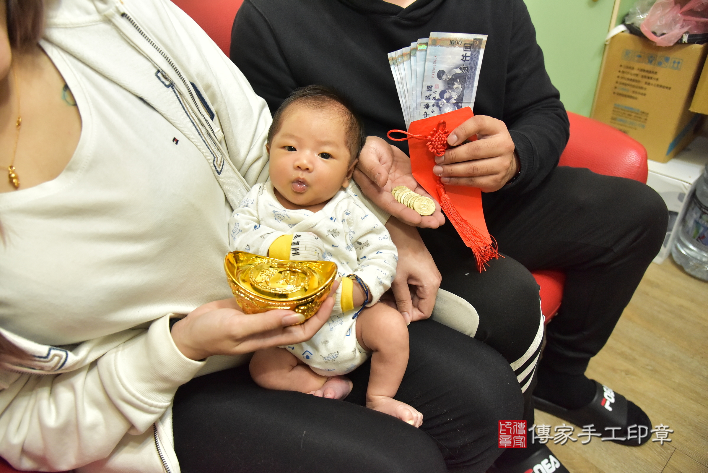 瑒瑒寶寶(新北市中和區到府嬰兒瑒瑒寶寶滿月剃頭理髮、到府嬰兒剃胎毛儀式吉祥話)。到府剃頭剃胎毛主持、專業拍照、證書。★購買「臍帶章、肚臍章、胎毛筆刷印章」贈送：剃頭、收涎、抓周，三選一。2024.12.13，照片11