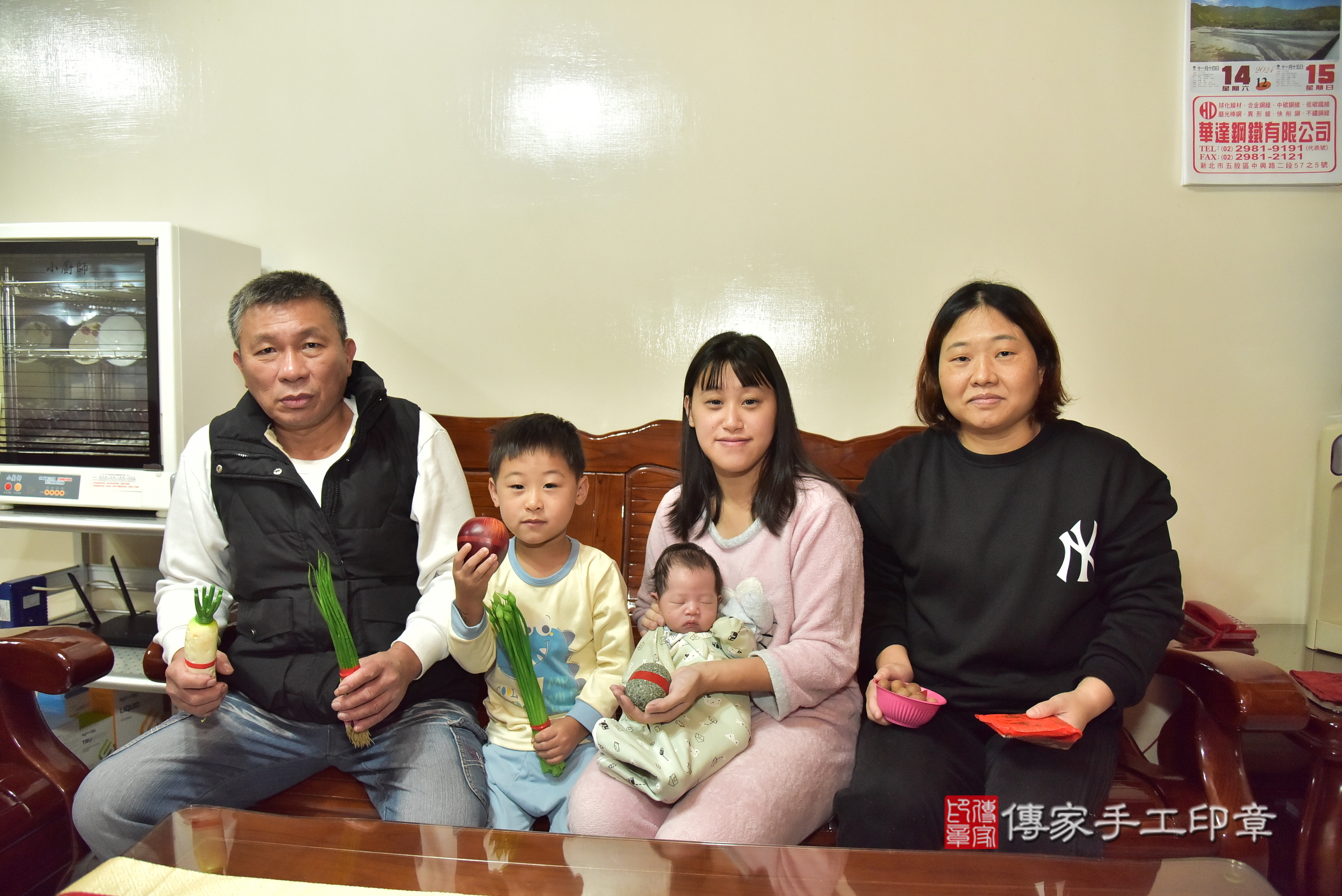 皓皓寶寶(新北市樹林區到府嬰兒皓皓寶寶滿月剃頭理髮、到府嬰兒剃胎毛儀式吉祥話)。到府剃頭剃胎毛主持、專業拍照、證書。★購買「臍帶章、肚臍章、胎毛筆刷印章」贈送：剃頭、收涎、抓周，三選一。2024.12.14，照片5