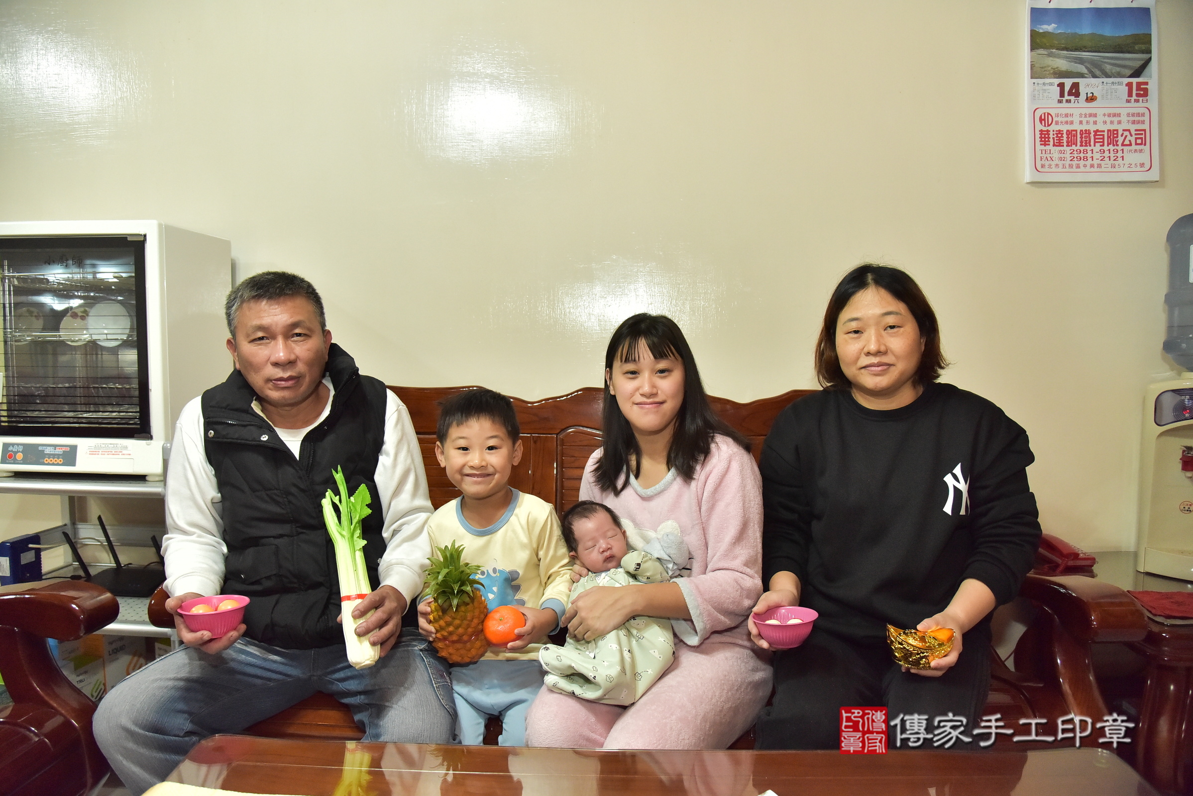 皓皓寶寶(新北市樹林區到府嬰兒皓皓寶寶滿月剃頭理髮、到府嬰兒剃胎毛儀式吉祥話)。到府剃頭剃胎毛主持、專業拍照、證書。★購買「臍帶章、肚臍章、胎毛筆刷印章」贈送：剃頭、收涎、抓周，三選一。2024.12.14，照片4