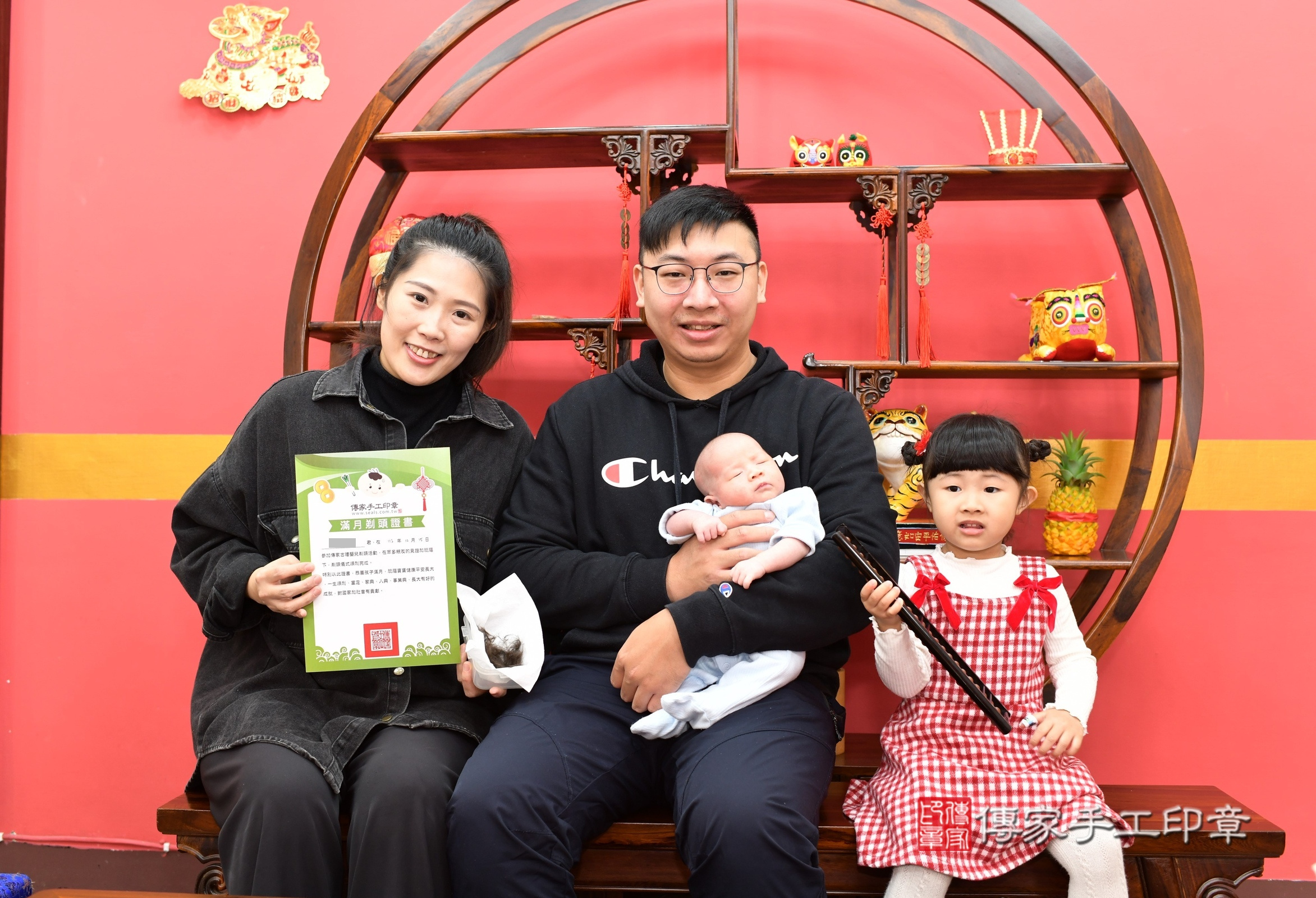 言言寶寶(新北市永和區嬰兒寶寶滿月剃頭理髮、嬰兒剃胎毛儀式吉祥話)。中國風會場，爸媽寶貝穿「日中韓」古裝禮服。專業拍照、證書。★購買「臍帶章、肚臍章、胎毛筆刷印章」贈送：剃頭、收涎、抓周，三選一。2024.12.15，照片13