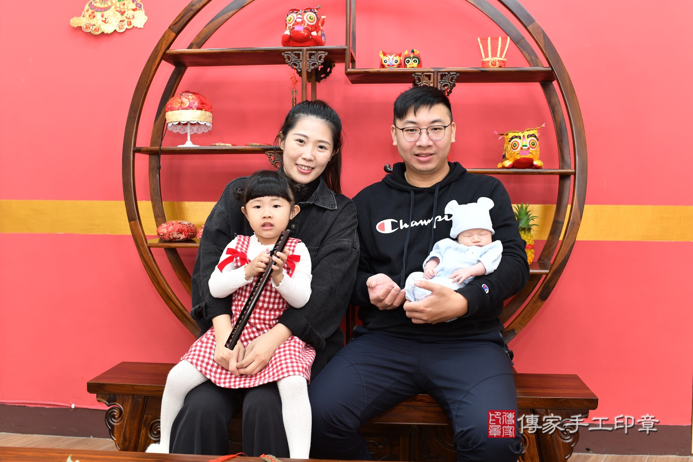 言言寶寶(新北市永和區嬰兒寶寶滿月剃頭理髮、嬰兒剃胎毛儀式吉祥話)。中國風會場，爸媽寶貝穿「日中韓」古裝禮服。專業拍照、證書。★購買「臍帶章、肚臍章、胎毛筆刷印章」贈送：剃頭、收涎、抓周，三選一。2024.12.15，照片9