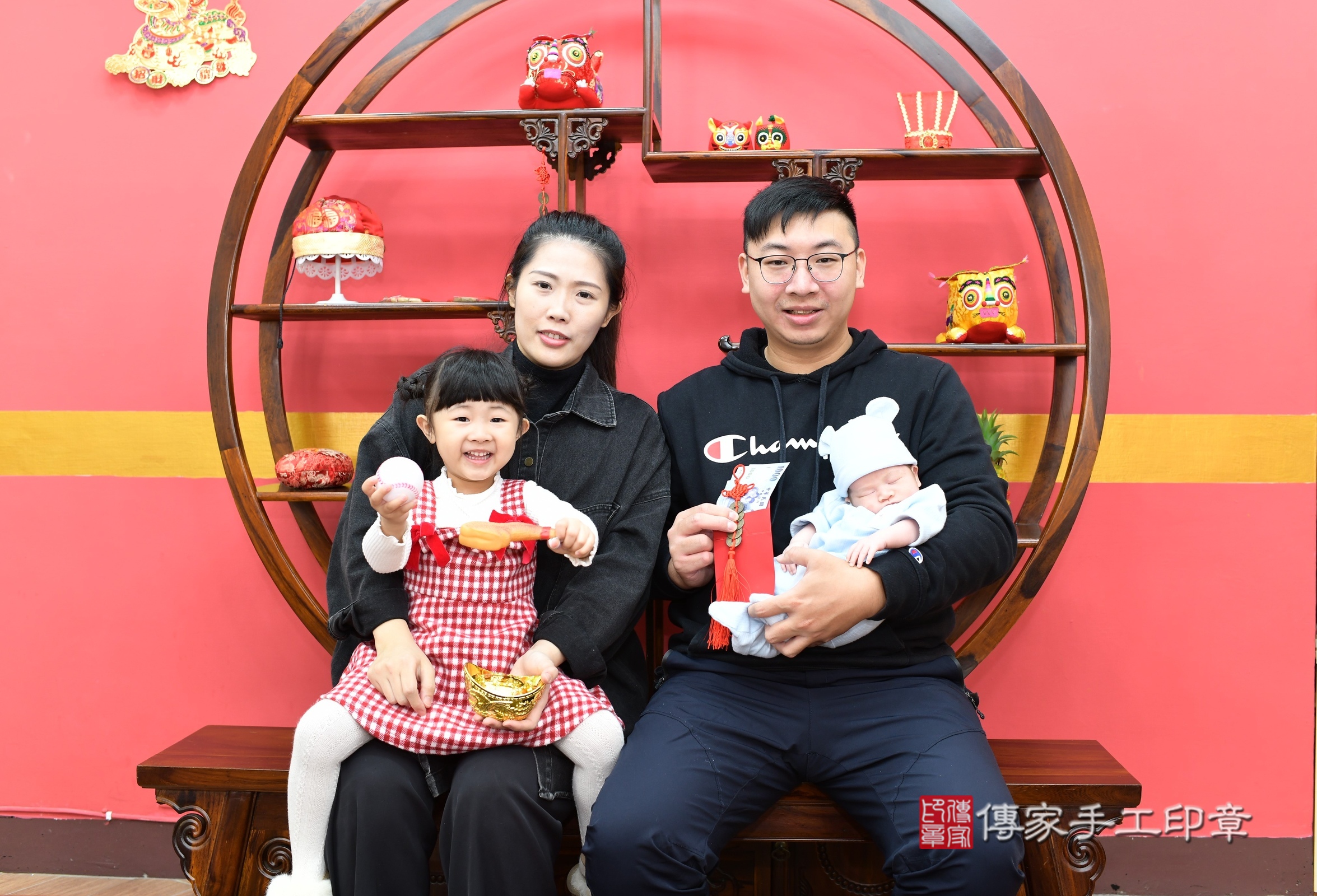 言言寶寶(新北市永和區嬰兒寶寶滿月剃頭理髮、嬰兒剃胎毛儀式吉祥話)。中國風會場，爸媽寶貝穿「日中韓」古裝禮服。專業拍照、證書。★購買「臍帶章、肚臍章、胎毛筆刷印章」贈送：剃頭、收涎、抓周，三選一。2024.12.15，照片3
