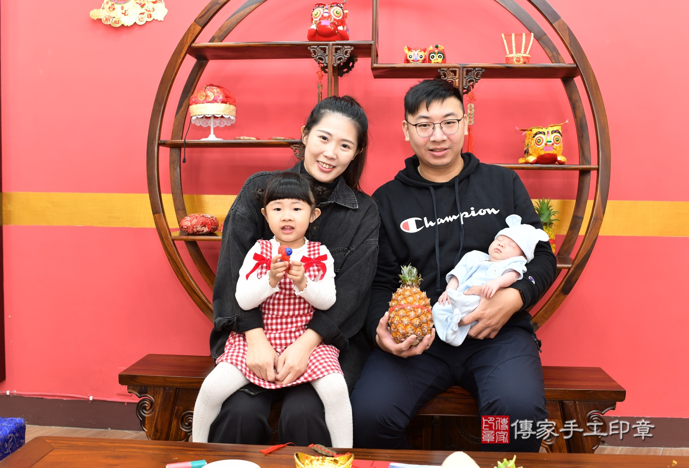 言言寶寶(新北市永和區嬰兒寶寶滿月剃頭理髮、嬰兒剃胎毛儀式吉祥話)。中國風會場，爸媽寶貝穿「日中韓」古裝禮服。專業拍照、證書。★購買「臍帶章、肚臍章、胎毛筆刷印章」贈送：剃頭、收涎、抓周，三選一。2024.12.15，照片7