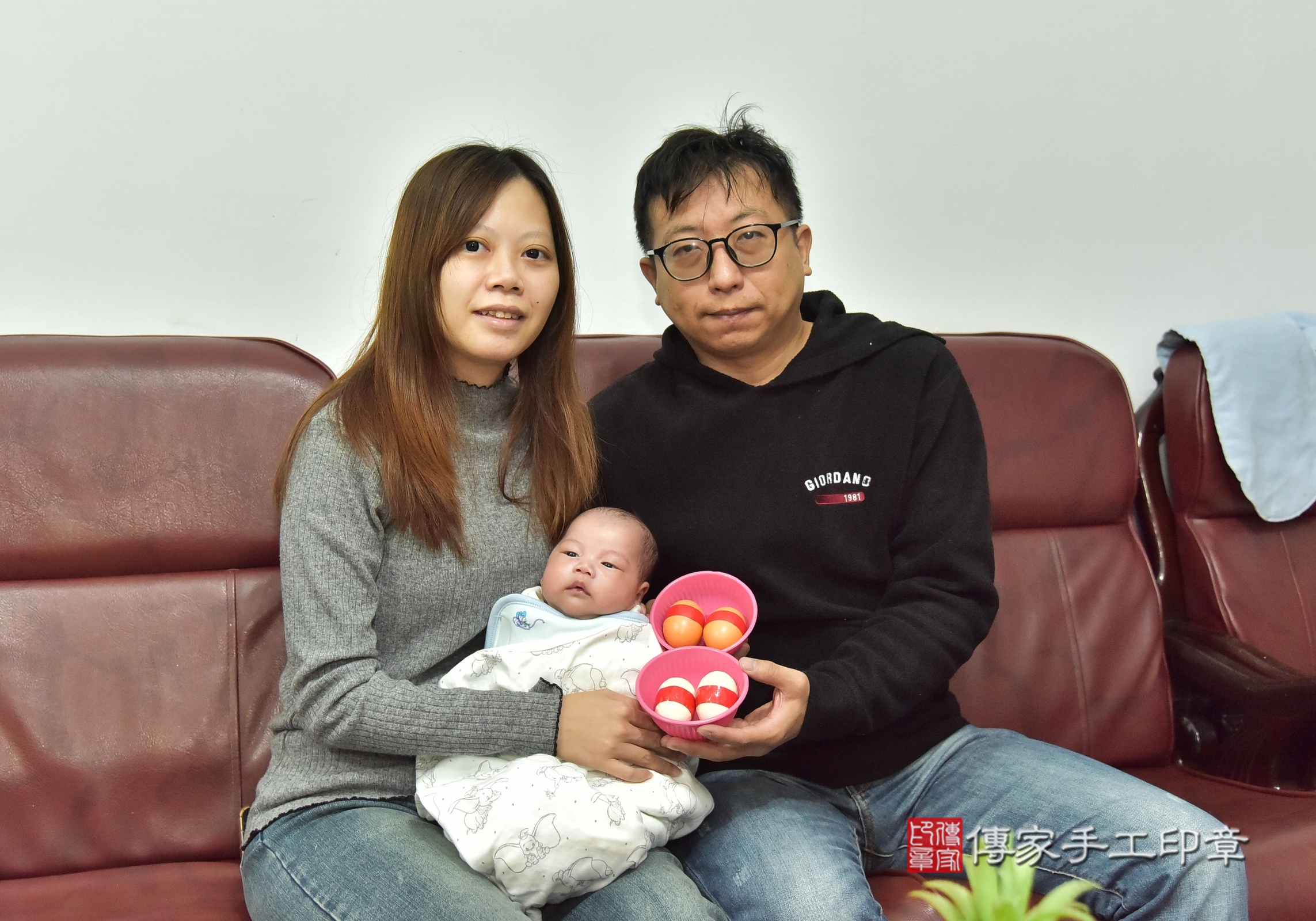 睿睿寶寶(新北市新莊區到府嬰兒睿睿寶寶滿月剃頭理髮、到府嬰兒剃胎毛儀式吉祥話)。到府剃頭剃胎毛主持、專業拍照、證書。★購買「臍帶章、肚臍章、胎毛筆刷印章」贈送：剃頭、收涎、抓周，三選一。2024.12.15，照片6