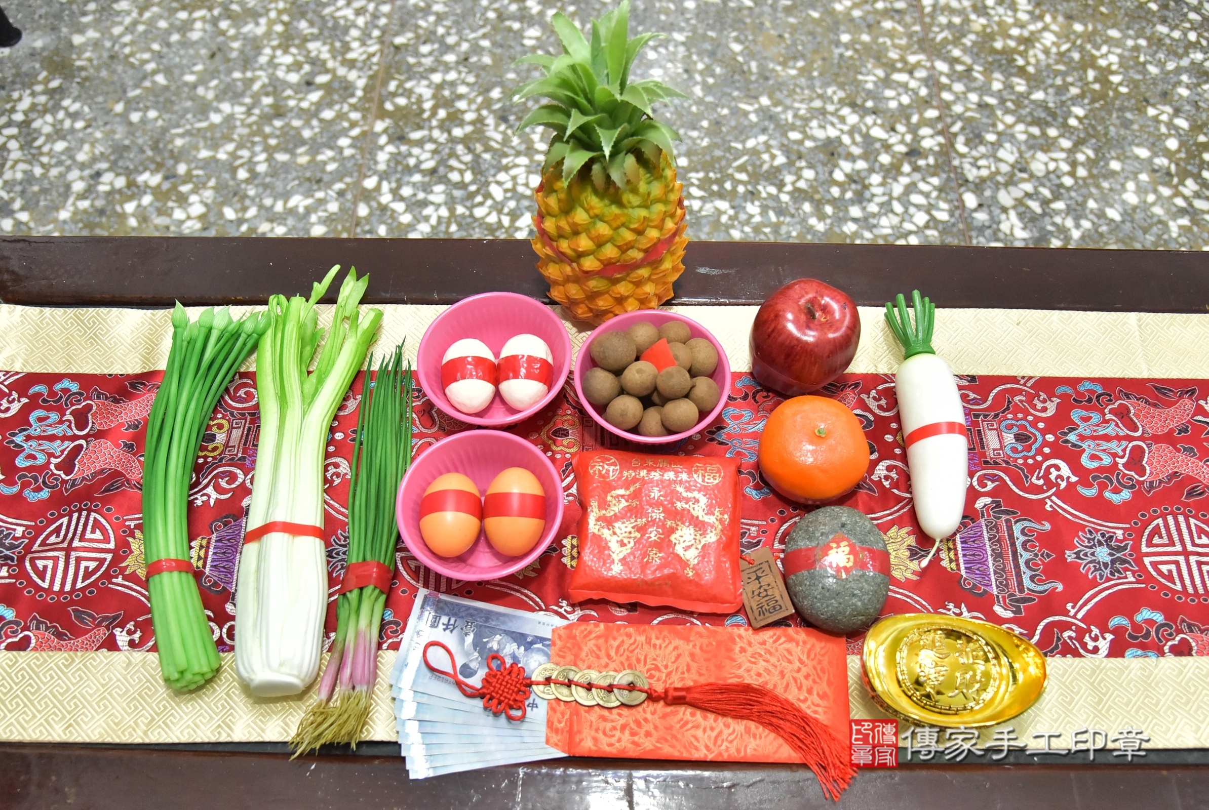 睿睿寶寶(新北市新莊區到府嬰兒睿睿寶寶滿月剃頭理髮、到府嬰兒剃胎毛儀式吉祥話)。到府剃頭剃胎毛主持、專業拍照、證書。★購買「臍帶章、肚臍章、胎毛筆刷印章」贈送：剃頭、收涎、抓周，三選一。2024.12.15，照片4