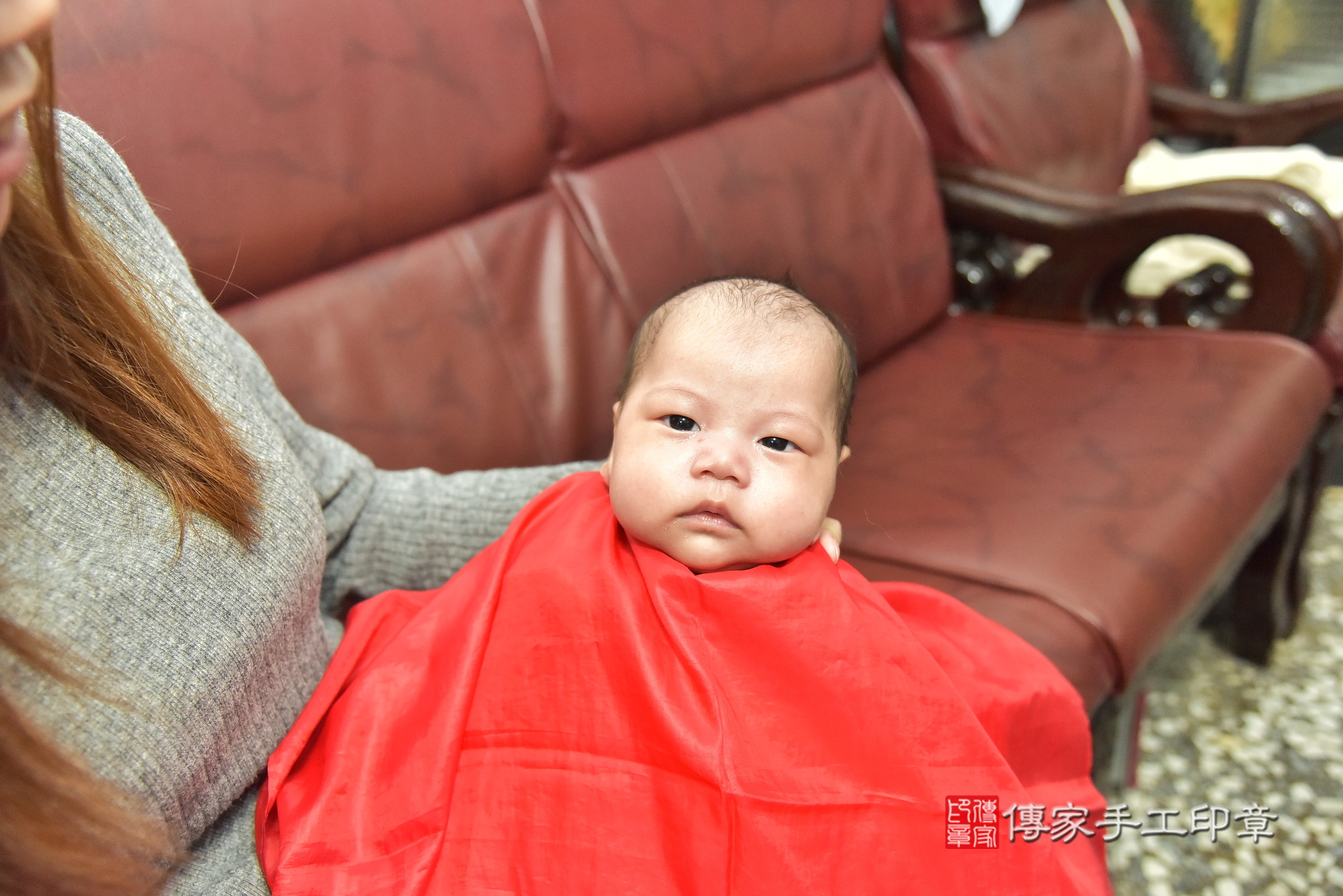 睿睿寶寶(新北市新莊區到府嬰兒睿睿寶寶滿月剃頭理髮、到府嬰兒剃胎毛儀式吉祥話)。到府剃頭剃胎毛主持、專業拍照、證書。★購買「臍帶章、肚臍章、胎毛筆刷印章」贈送：剃頭、收涎、抓周，三選一。2024.12.15，照片18