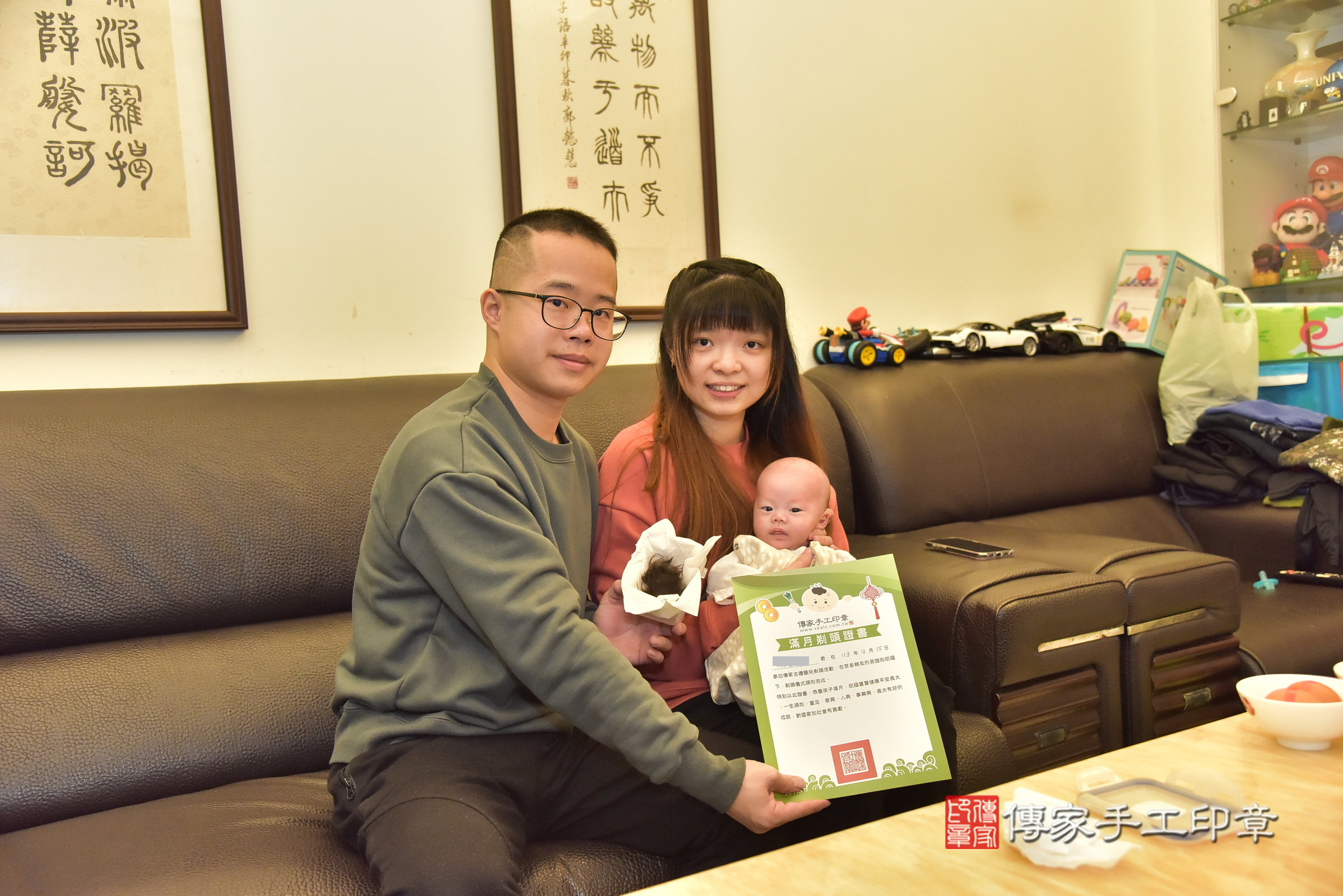 凱凱寶寶(桃園市八德區到府嬰兒凱凱寶寶滿月剃頭理髮、到府嬰兒剃胎毛儀式吉祥話)。到府剃頭剃胎毛主持、專業拍照、證書。★購買「臍帶章、肚臍章、胎毛筆刷印章」贈送：剃頭、收涎、抓周，三選一。2024.12.15，照片22