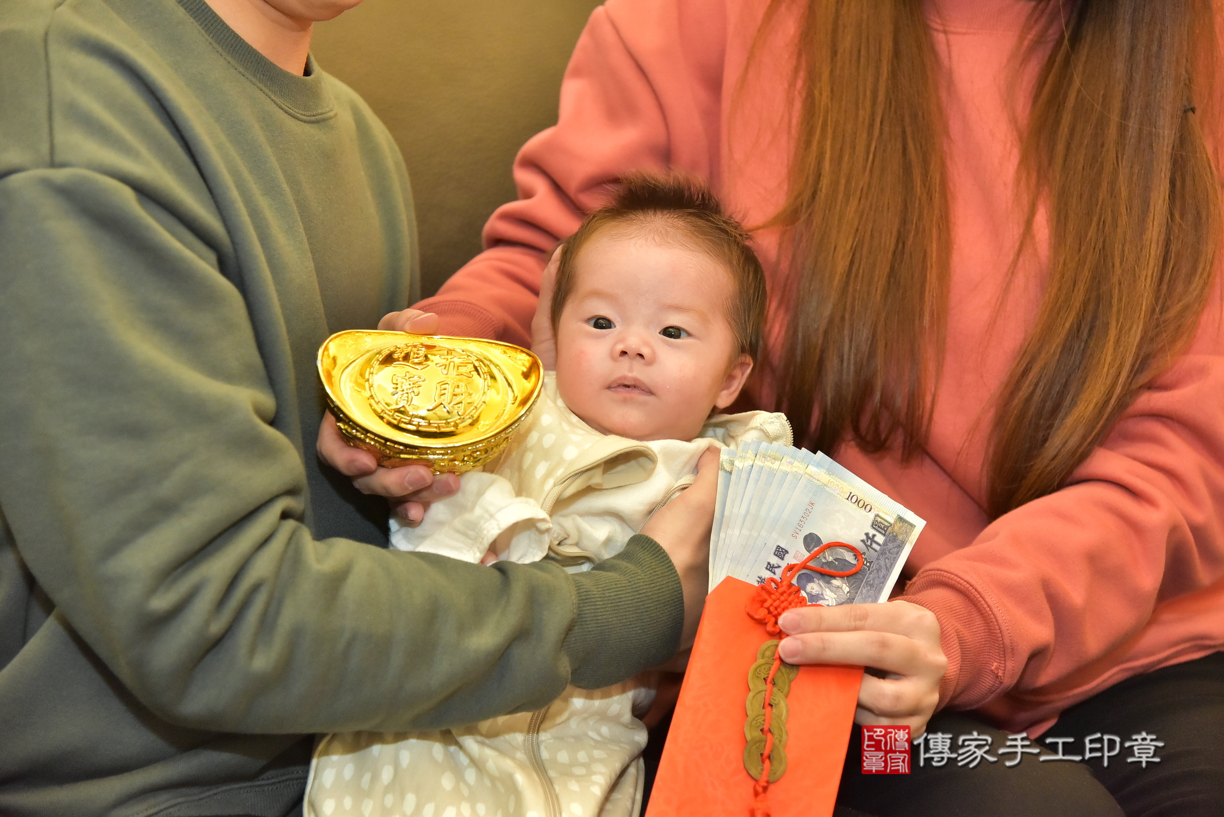 凱凱寶寶(桃園市八德區到府嬰兒凱凱寶寶滿月剃頭理髮、到府嬰兒剃胎毛儀式吉祥話)。到府剃頭剃胎毛主持、專業拍照、證書。★購買「臍帶章、肚臍章、胎毛筆刷印章」贈送：剃頭、收涎、抓周，三選一。2024.12.15，照片18