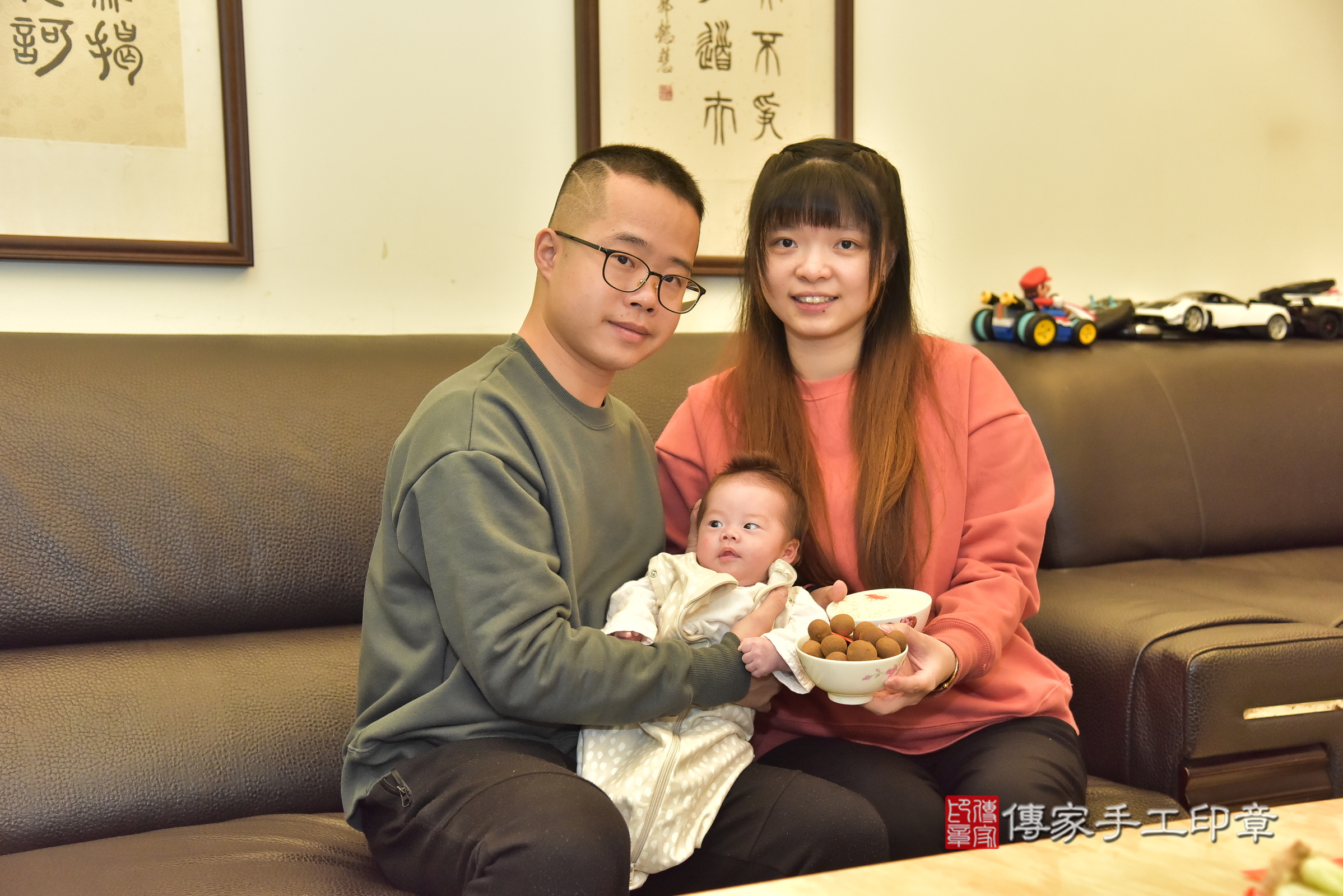凱凱寶寶(桃園市八德區到府嬰兒凱凱寶寶滿月剃頭理髮、到府嬰兒剃胎毛儀式吉祥話)。到府剃頭剃胎毛主持、專業拍照、證書。★購買「臍帶章、肚臍章、胎毛筆刷印章」贈送：剃頭、收涎、抓周，三選一。2024.12.15，照片8