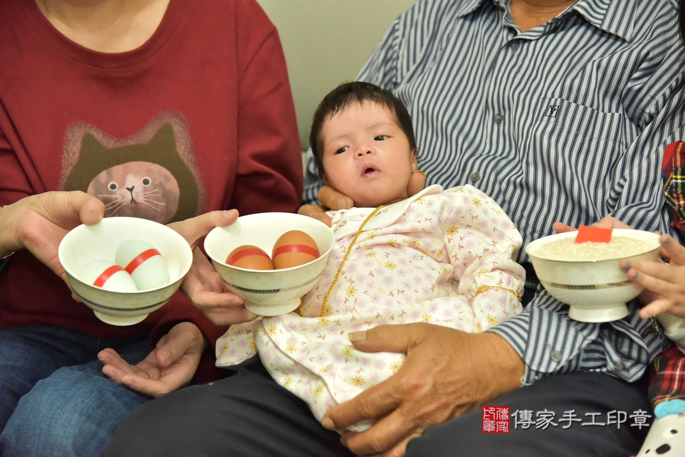 晴晴寶寶(新北市新莊區到府嬰兒晴晴寶寶滿月剃頭理髮、到府嬰兒剃胎毛儀式吉祥話)。到府剃頭剃胎毛主持、專業拍照、證書。★購買「臍帶章、肚臍章、胎毛筆刷印章」贈送：剃頭、收涎、抓周，三選一。2024.12.16，照片5