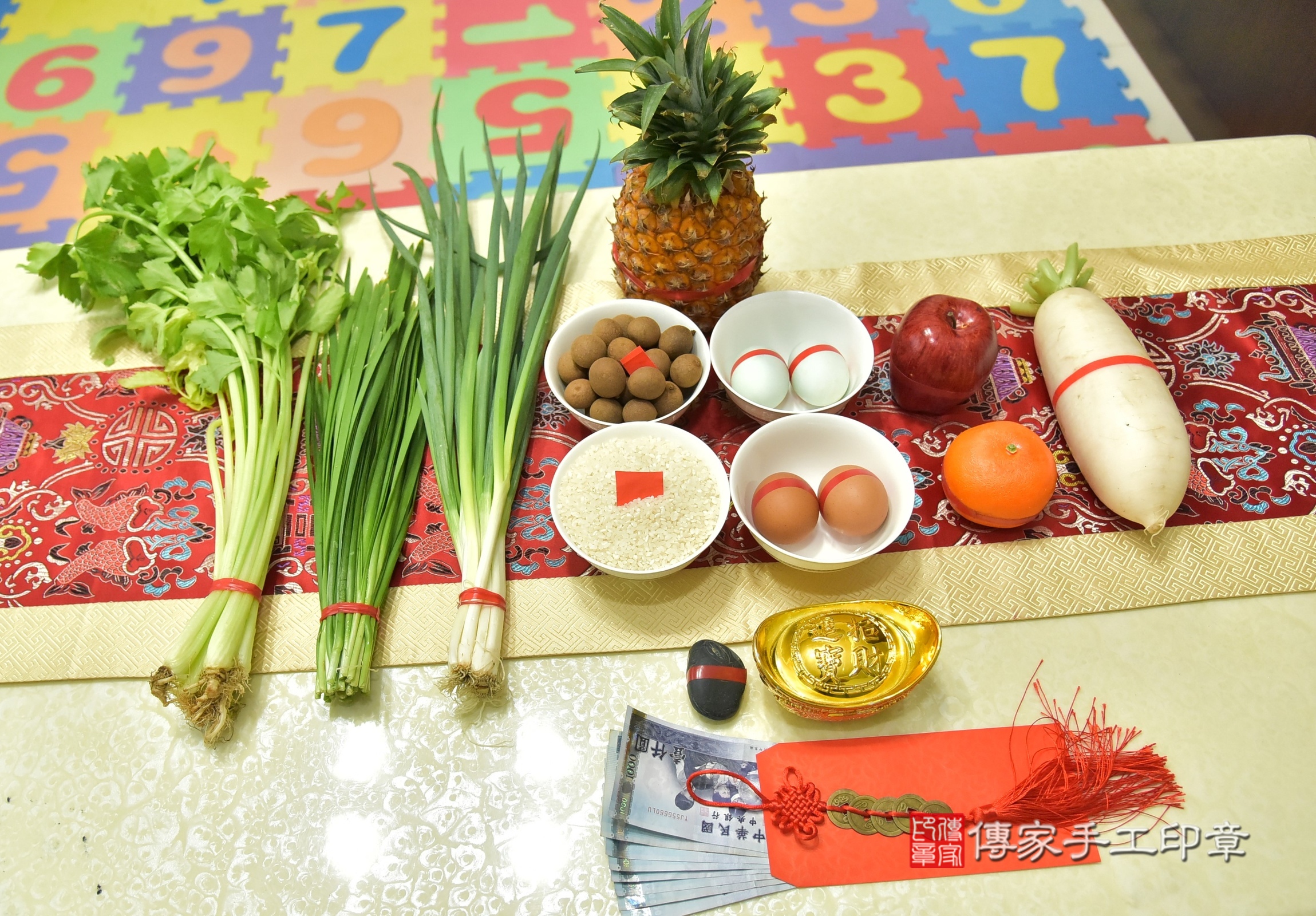 晴晴寶寶(新北市新莊區到府嬰兒晴晴寶寶滿月剃頭理髮、到府嬰兒剃胎毛儀式吉祥話)。到府剃頭剃胎毛主持、專業拍照、證書。★購買「臍帶章、肚臍章、胎毛筆刷印章」贈送：剃頭、收涎、抓周，三選一。2024.12.16，照片3