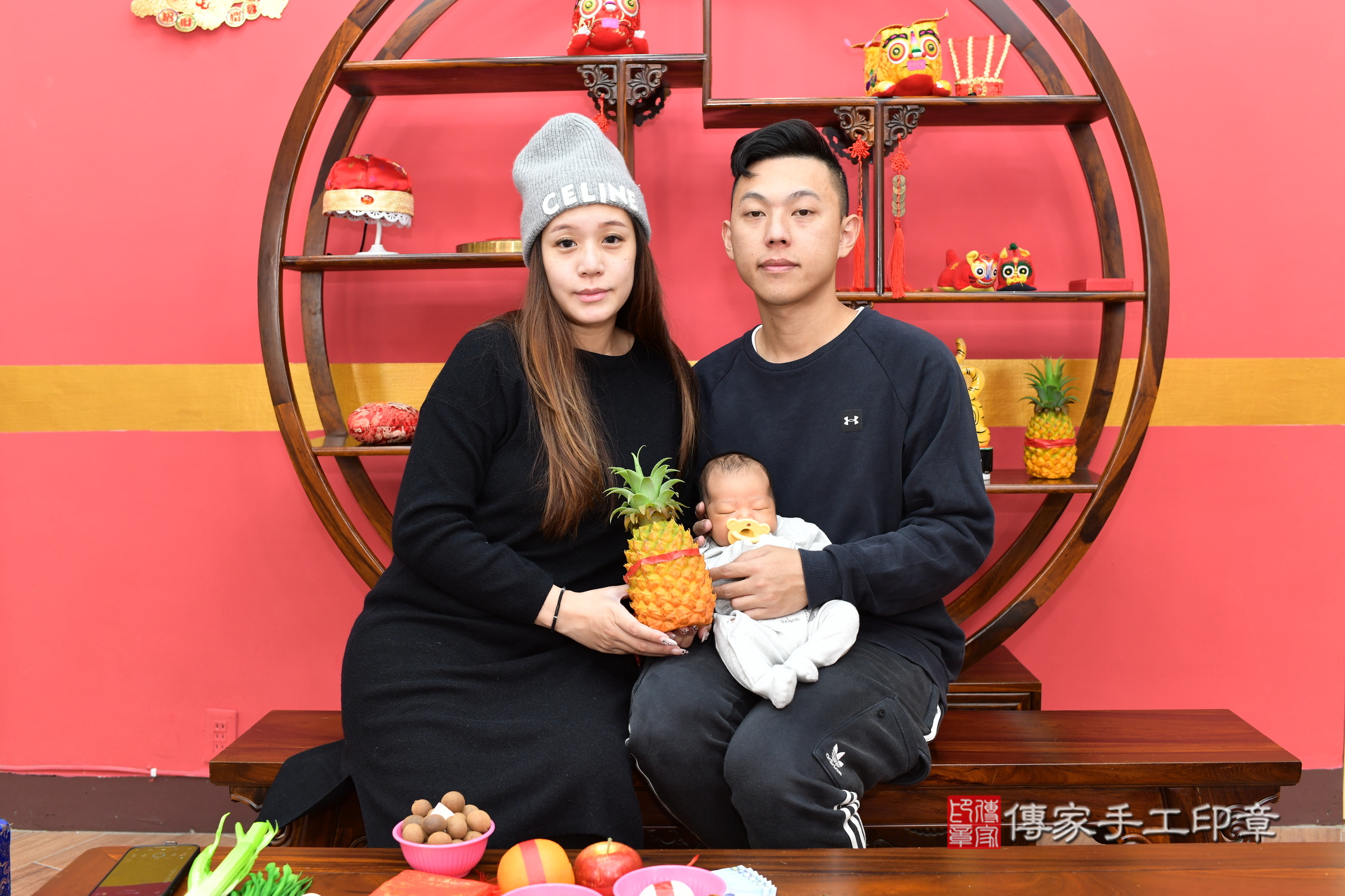 承承寶寶(新北市永和區嬰兒寶寶滿月剃頭理髮、嬰兒剃胎毛儀式吉祥話)。中國風會場，爸媽寶貝穿「日中韓」古裝禮服。專業拍照、證書。★購買「臍帶章、肚臍章、胎毛筆刷印章」贈送：剃頭、收涎、抓周，三選一。2024.12.17，照片14