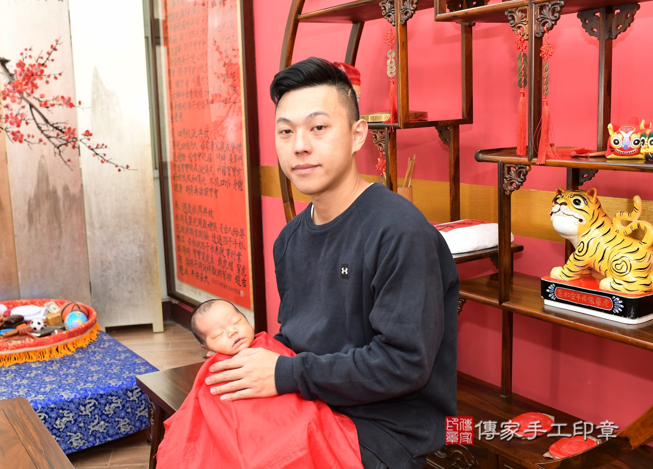 承承寶寶(新北市永和區嬰兒寶寶滿月剃頭理髮、嬰兒剃胎毛儀式吉祥話)。中國風會場，爸媽寶貝穿「日中韓」古裝禮服。專業拍照、證書。★購買「臍帶章、肚臍章、胎毛筆刷印章」贈送：剃頭、收涎、抓周，三選一。2024.12.17，照片17