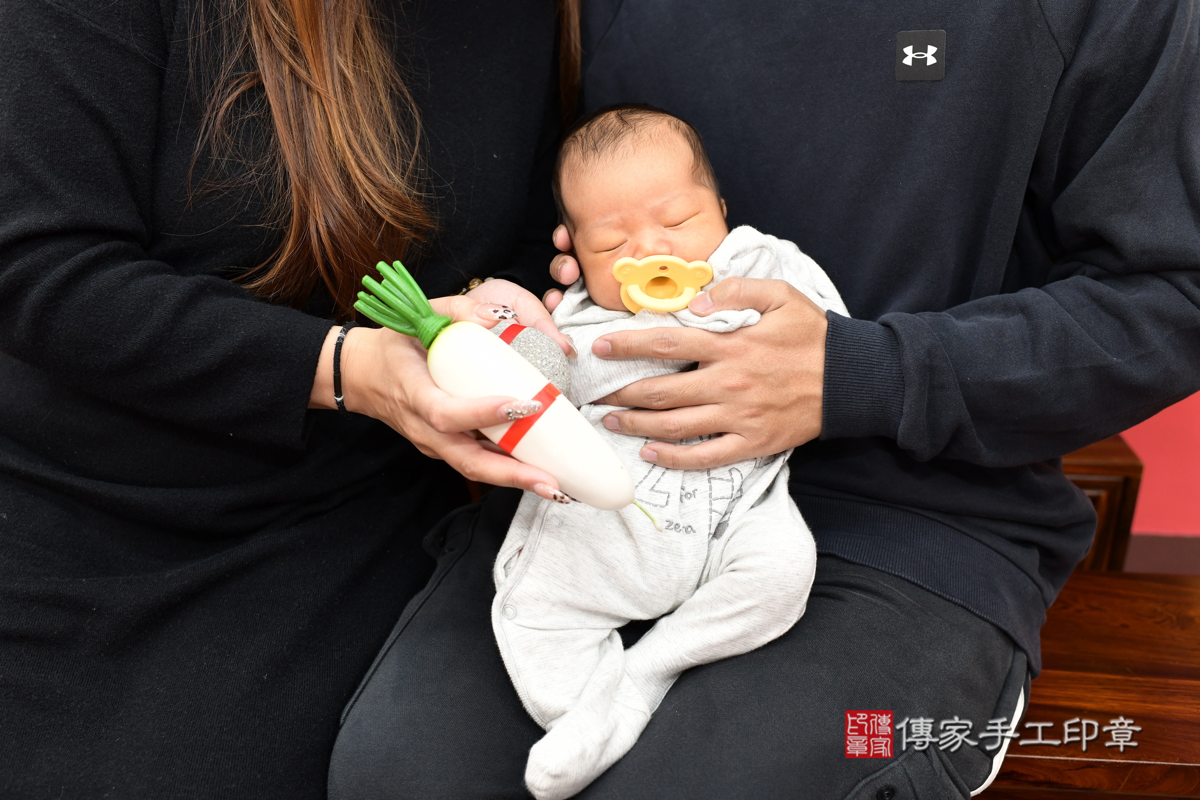 承承寶寶(新北市永和區嬰兒寶寶滿月剃頭理髮、嬰兒剃胎毛儀式吉祥話)。中國風會場，爸媽寶貝穿「日中韓」古裝禮服。專業拍照、證書。★購買「臍帶章、肚臍章、胎毛筆刷印章」贈送：剃頭、收涎、抓周，三選一。2024.12.17，照片9