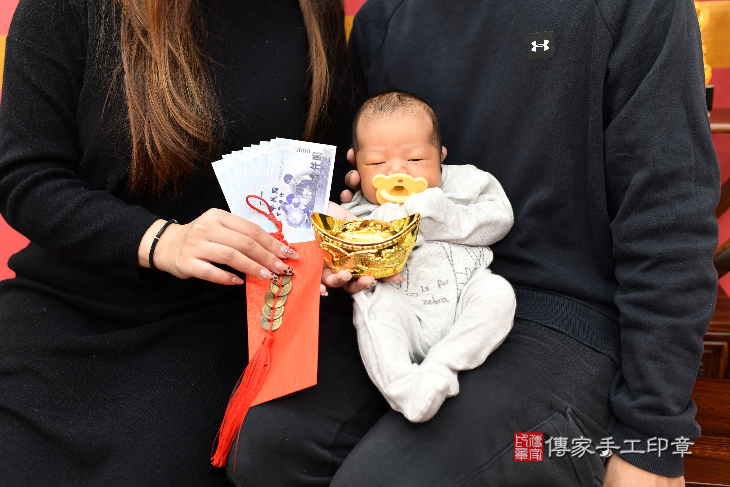 承承寶寶(新北市永和區嬰兒寶寶滿月剃頭理髮、嬰兒剃胎毛儀式吉祥話)。中國風會場，爸媽寶貝穿「日中韓」古裝禮服。專業拍照、證書。★購買「臍帶章、肚臍章、胎毛筆刷印章」贈送：剃頭、收涎、抓周，三選一。2024.12.17，照片15