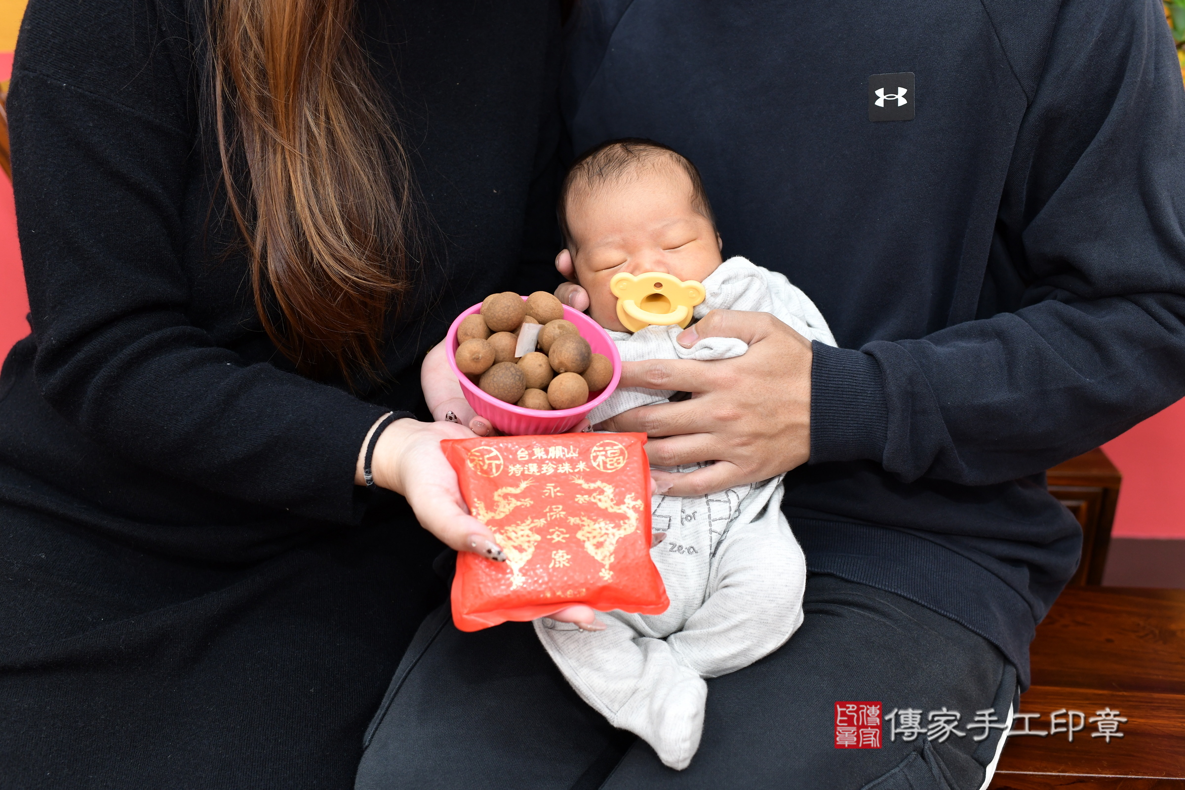 承承寶寶(新北市永和區嬰兒寶寶滿月剃頭理髮、嬰兒剃胎毛儀式吉祥話)。中國風會場，爸媽寶貝穿「日中韓」古裝禮服。專業拍照、證書。★購買「臍帶章、肚臍章、胎毛筆刷印章」贈送：剃頭、收涎、抓周，三選一。2024.12.17，照片6