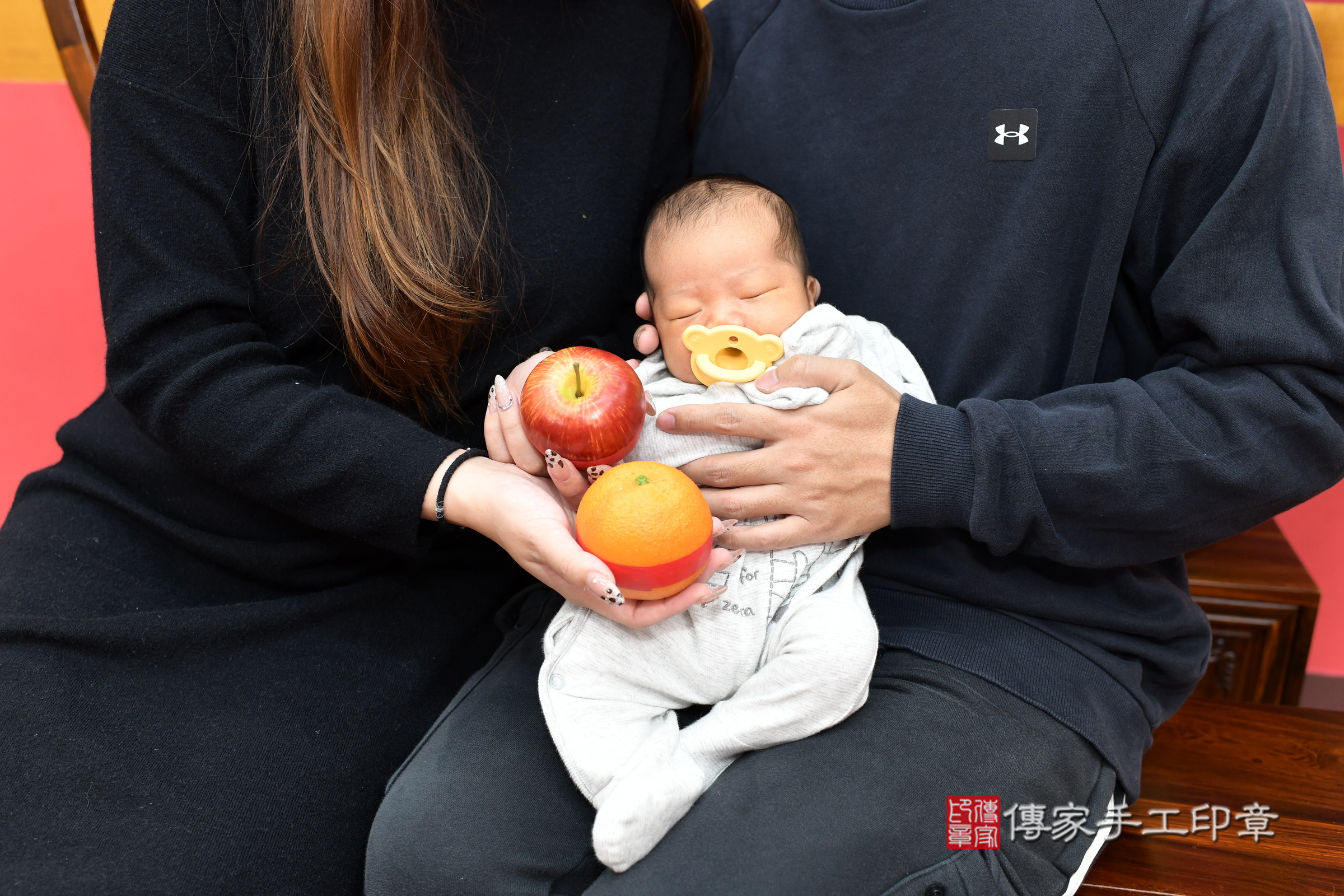 承承寶寶(新北市永和區嬰兒寶寶滿月剃頭理髮、嬰兒剃胎毛儀式吉祥話)。中國風會場，爸媽寶貝穿「日中韓」古裝禮服。專業拍照、證書。★購買「臍帶章、肚臍章、胎毛筆刷印章」贈送：剃頭、收涎、抓周，三選一。2024.12.17，照片8