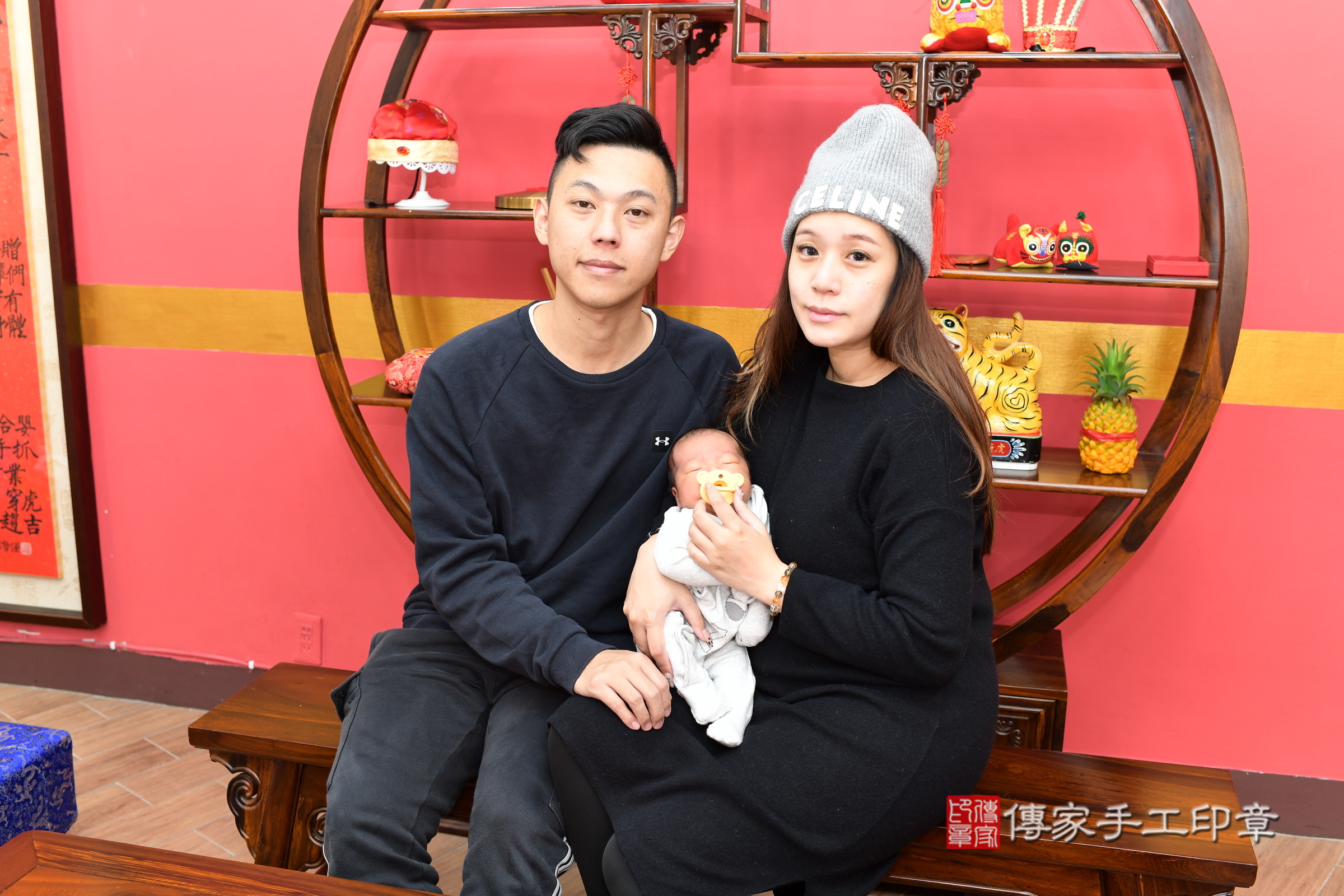 承承寶寶(新北市永和區嬰兒寶寶滿月剃頭理髮、嬰兒剃胎毛儀式吉祥話)。中國風會場，爸媽寶貝穿「日中韓」古裝禮服。專業拍照、證書。★購買「臍帶章、肚臍章、胎毛筆刷印章」贈送：剃頭、收涎、抓周，三選一。2024.12.17，照片2