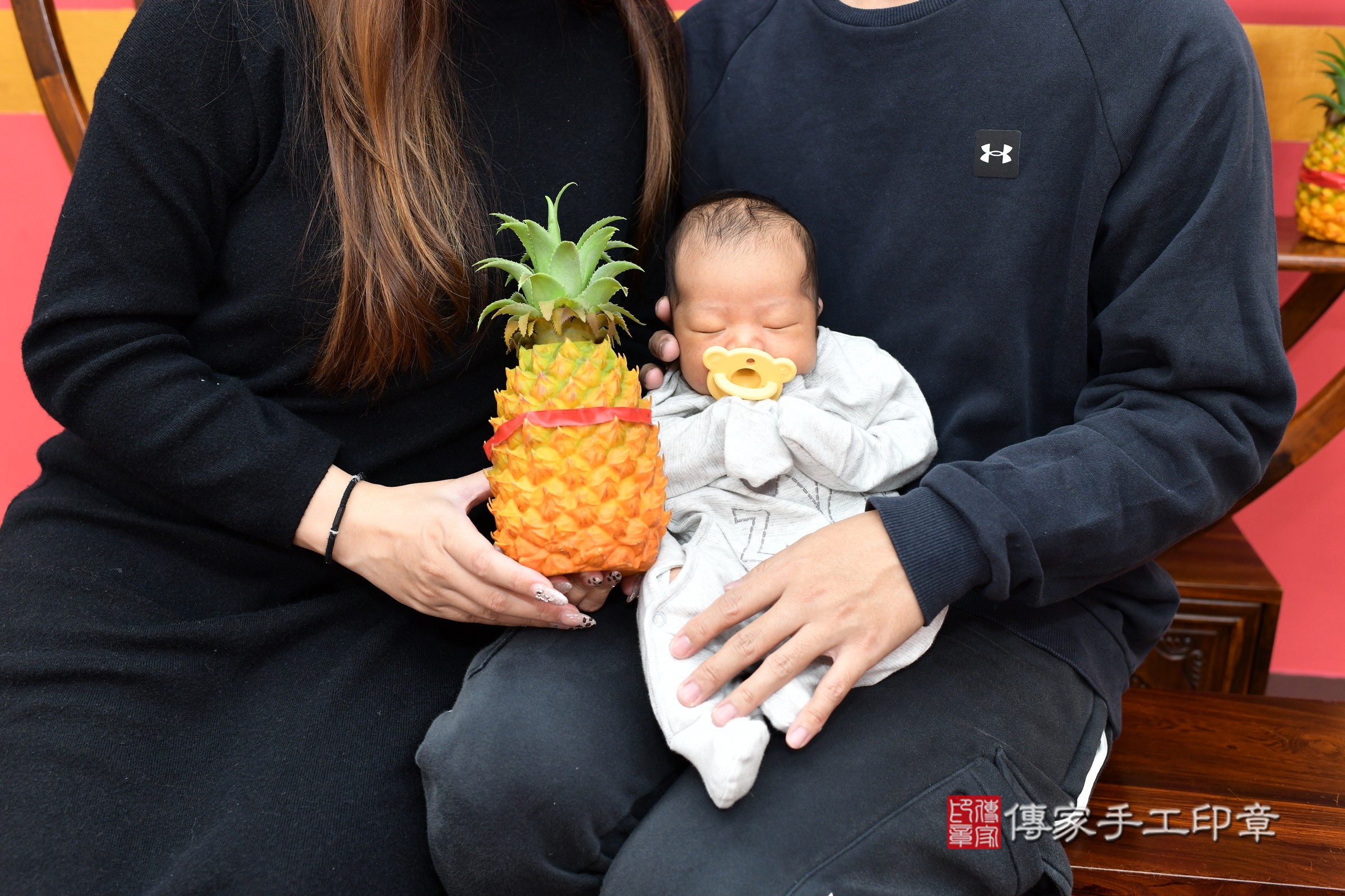 承承寶寶(新北市永和區嬰兒寶寶滿月剃頭理髮、嬰兒剃胎毛儀式吉祥話)。中國風會場，爸媽寶貝穿「日中韓」古裝禮服。專業拍照、證書。★購買「臍帶章、肚臍章、胎毛筆刷印章」贈送：剃頭、收涎、抓周，三選一。2024.12.17，照片13