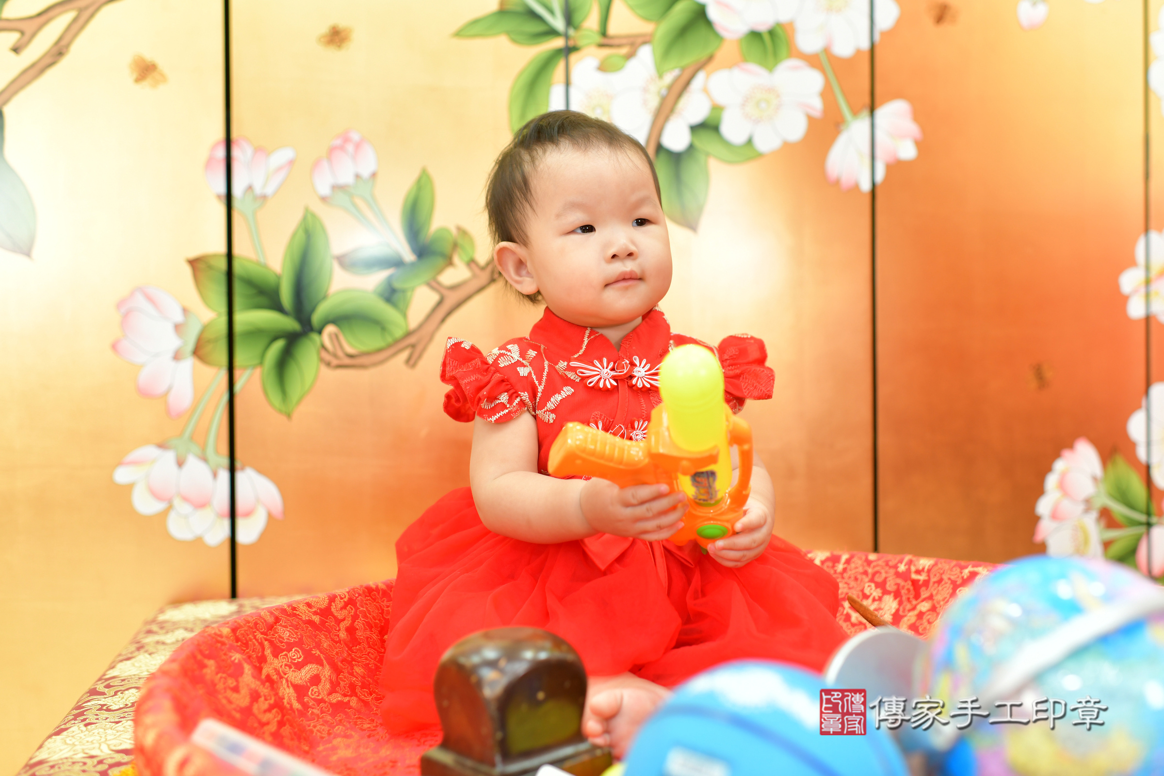 台中市北區亭亭寶寶抓周推薦：傳家台中店抓周度脺中國風會場，嬰兒古禮抓周流程儀式吉祥話、抓周道具物品24種、拍照。抓周證書。2024.11.1，照片7