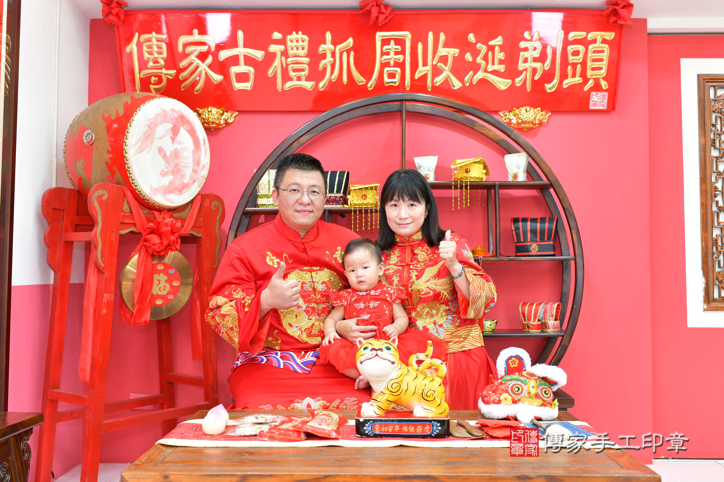 台中市北區亭亭寶寶抓周推薦：傳家台中店抓周度脺中國風會場，嬰兒古禮抓周流程儀式吉祥話、抓周道具物品24種、拍照。抓周證書。2024.11.1，照片3