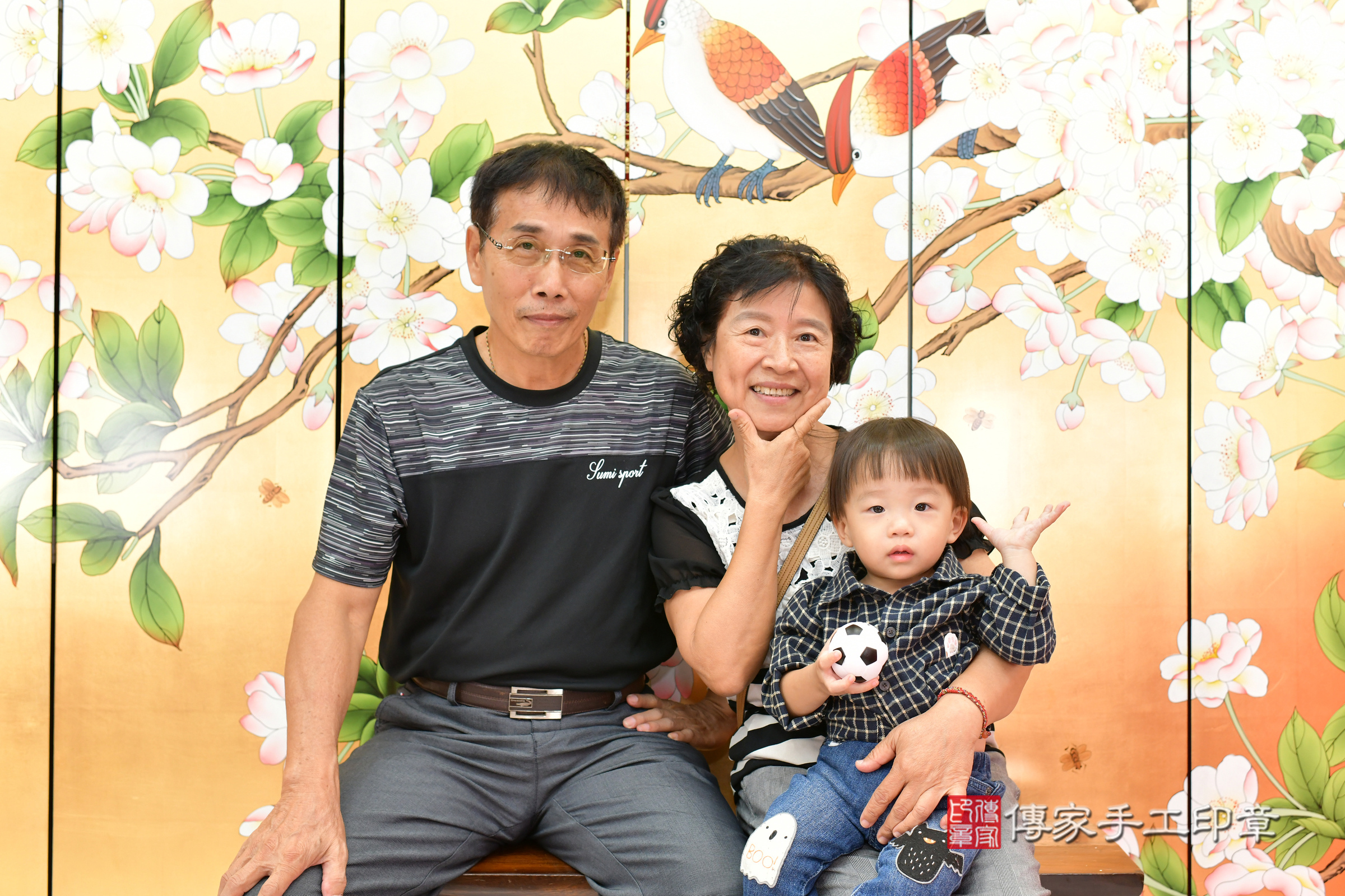 台中市北區小秦寶寶抓周推薦：傳家台中店抓周度脺中國風會場，嬰兒古禮抓周流程儀式吉祥話、抓周道具物品24種、拍照。抓周證書。2024.11.7，照片4